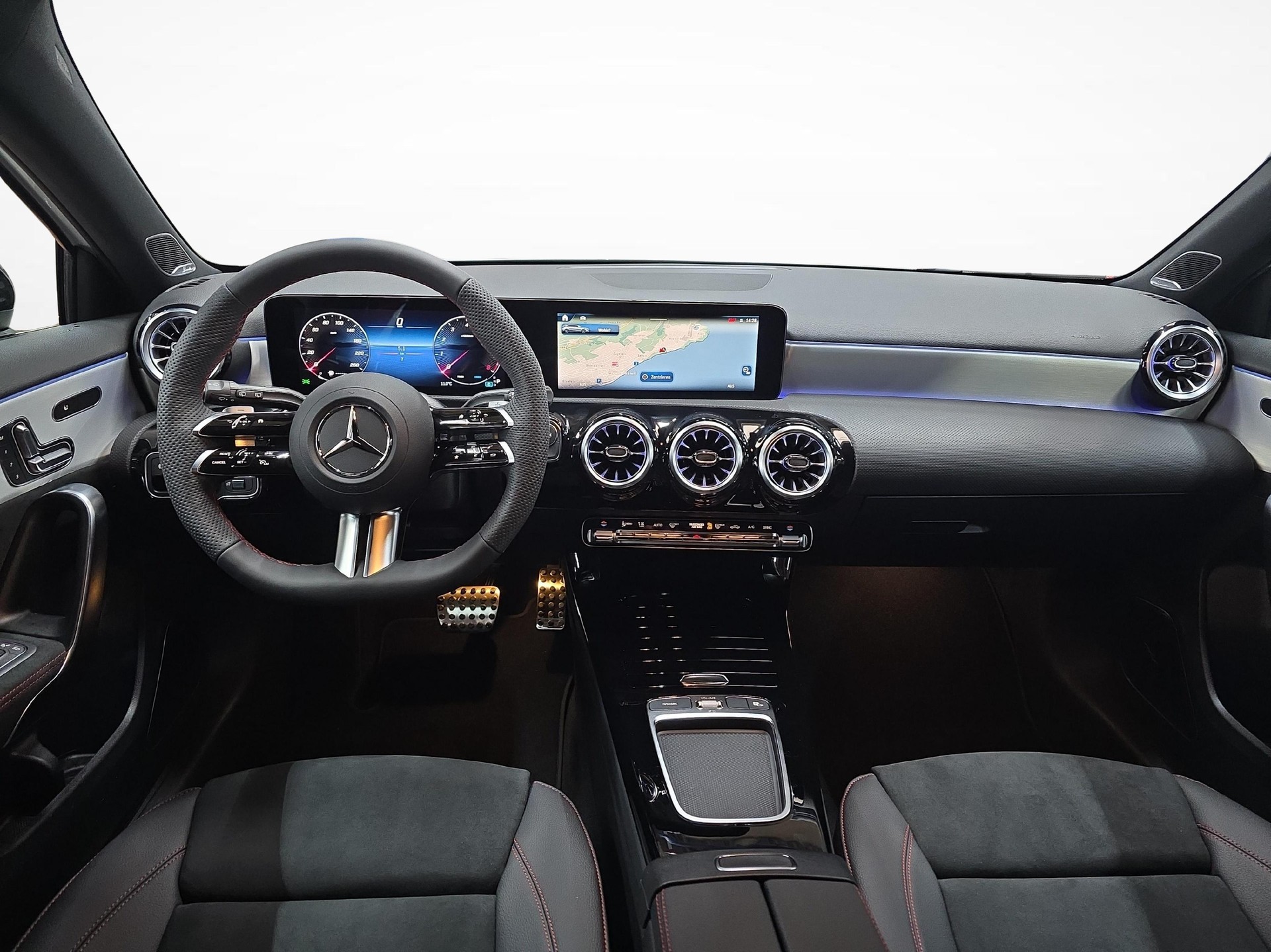 MERCEDES-BENZ A 220 4MATIC AMG Line-image-4