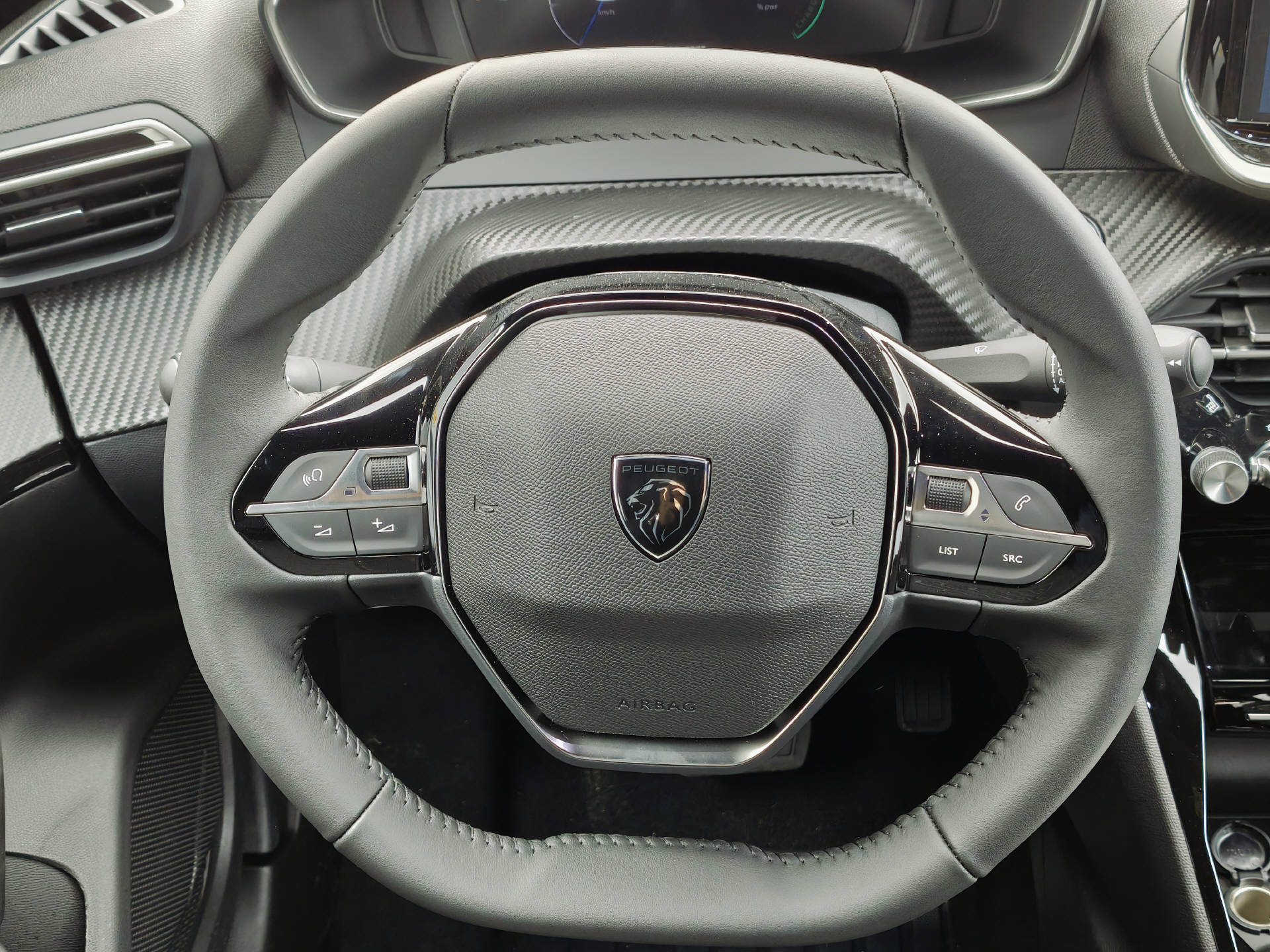 PEUGEOT 2008 1.2 Hybrid Allure-image-12