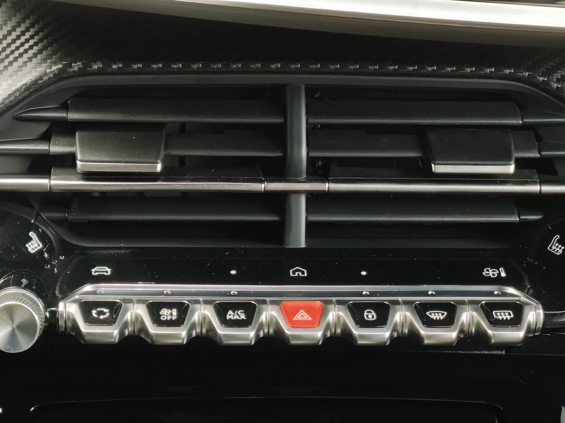 PEUGEOT 2008 1.2 Hybrid Allure-image-14