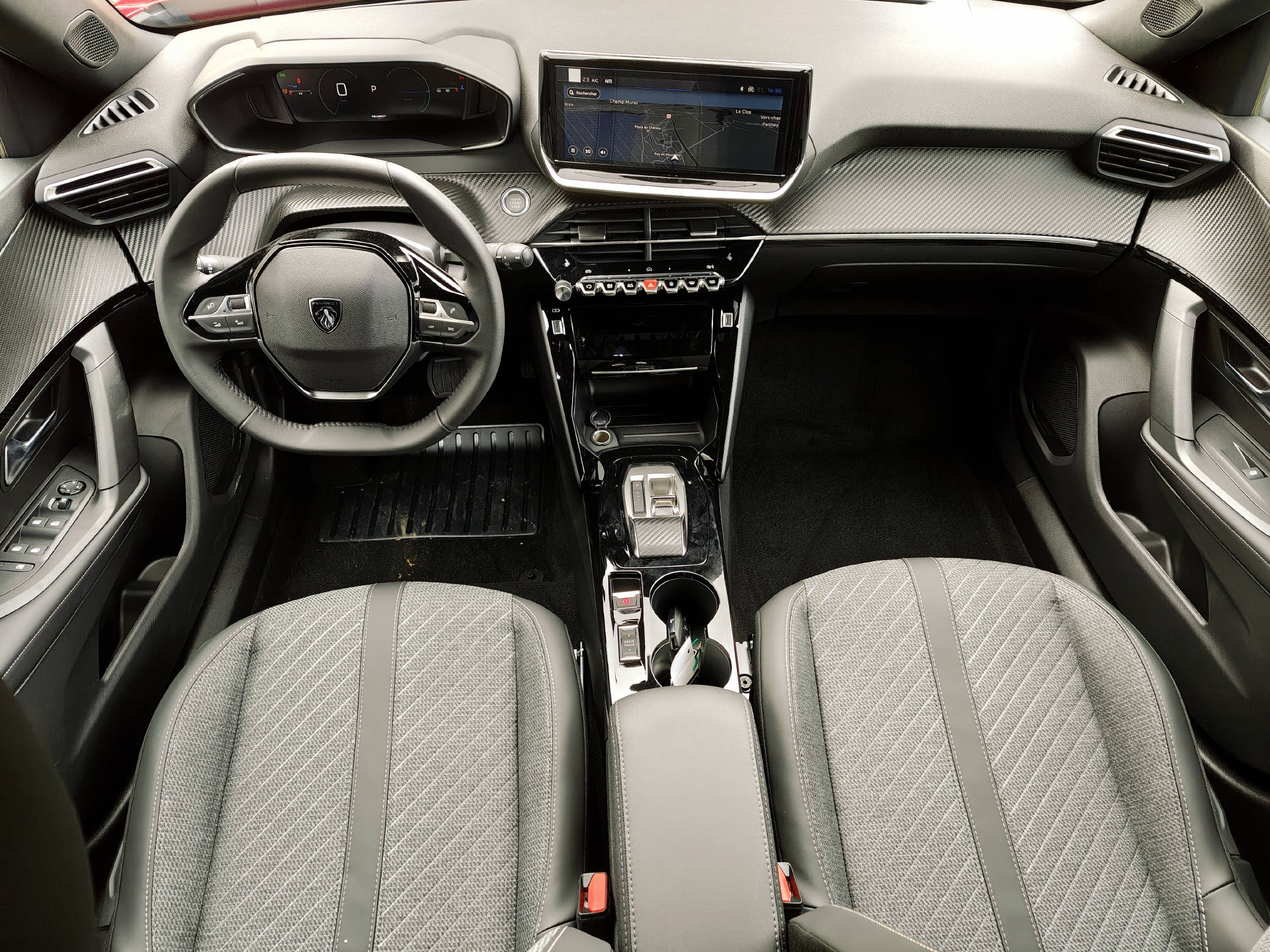 PEUGEOT 2008 1.2 Hybrid Allure-image-11