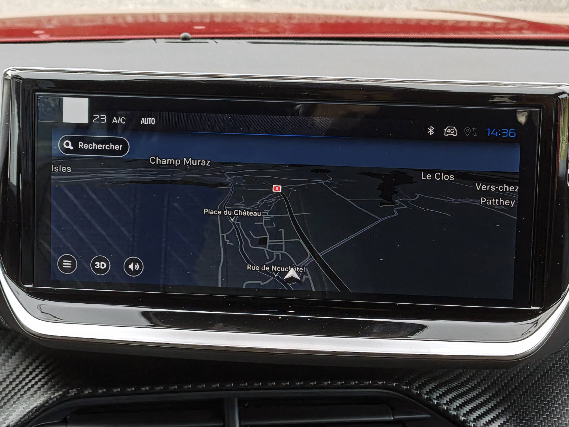 PEUGEOT 2008 1.2 Hybrid Allure-image-15