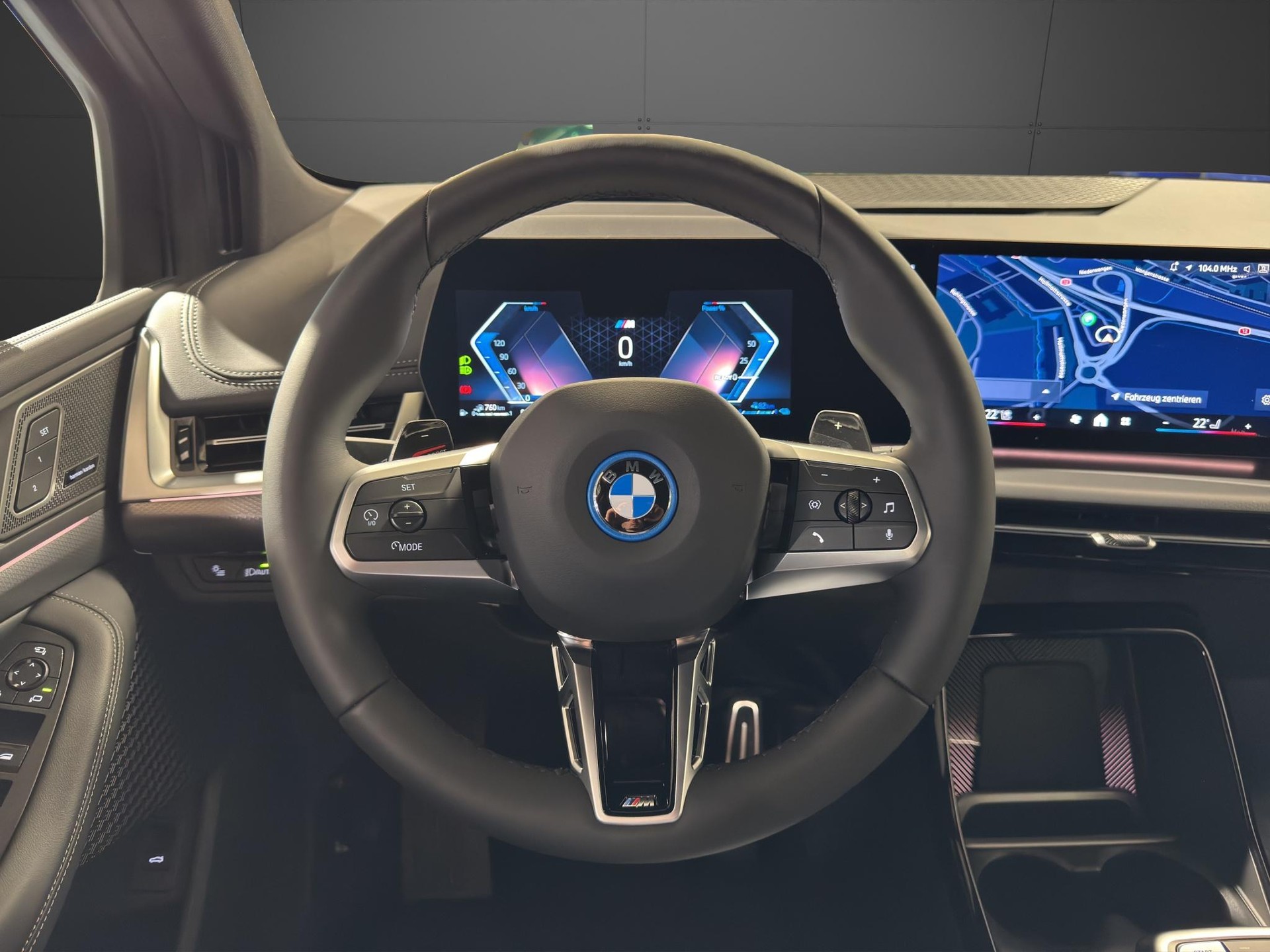 BMW 230e xDrive Active Tourer-image-13