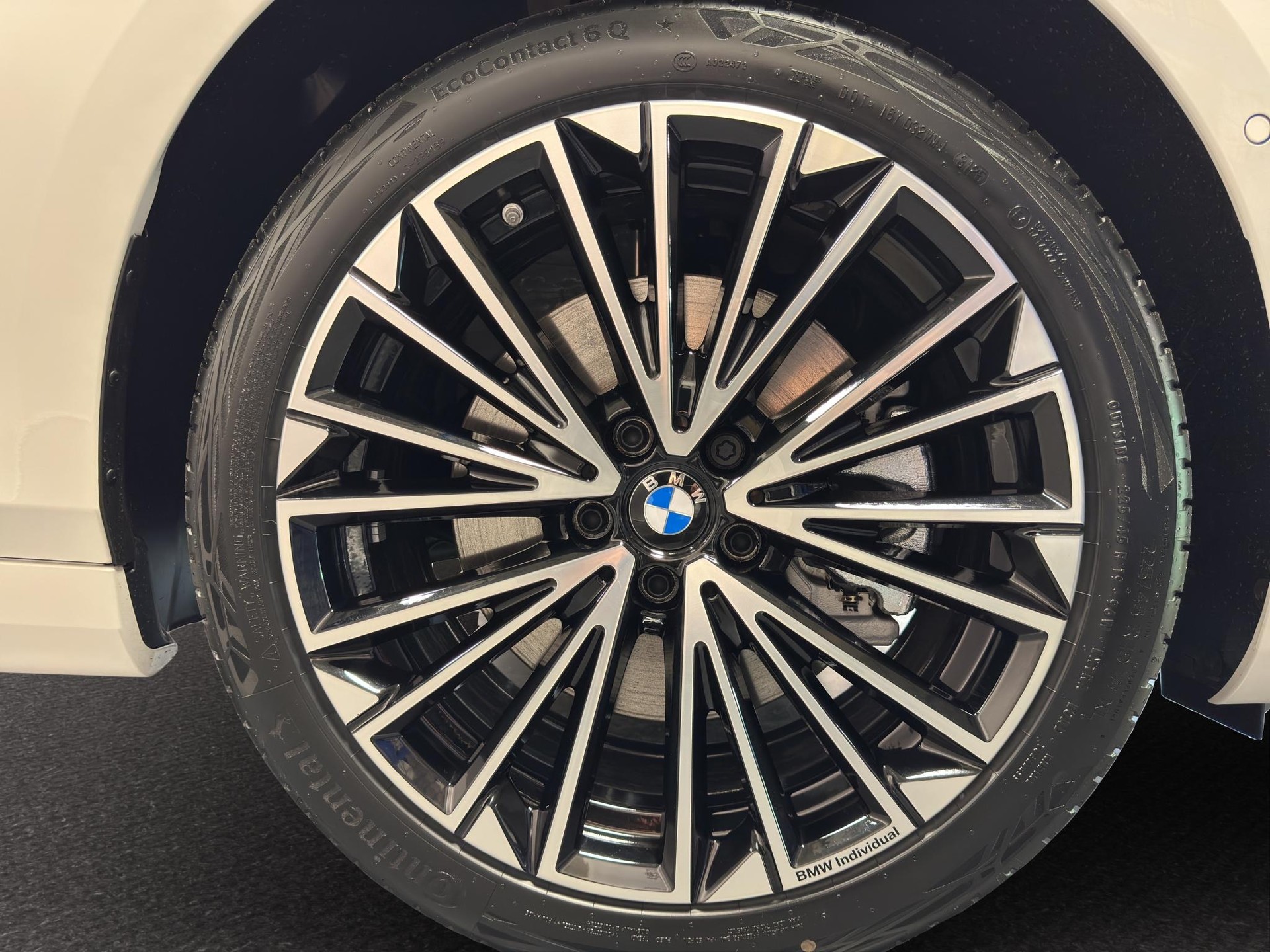 BMW 230e xDrive Active Tourer-image-14