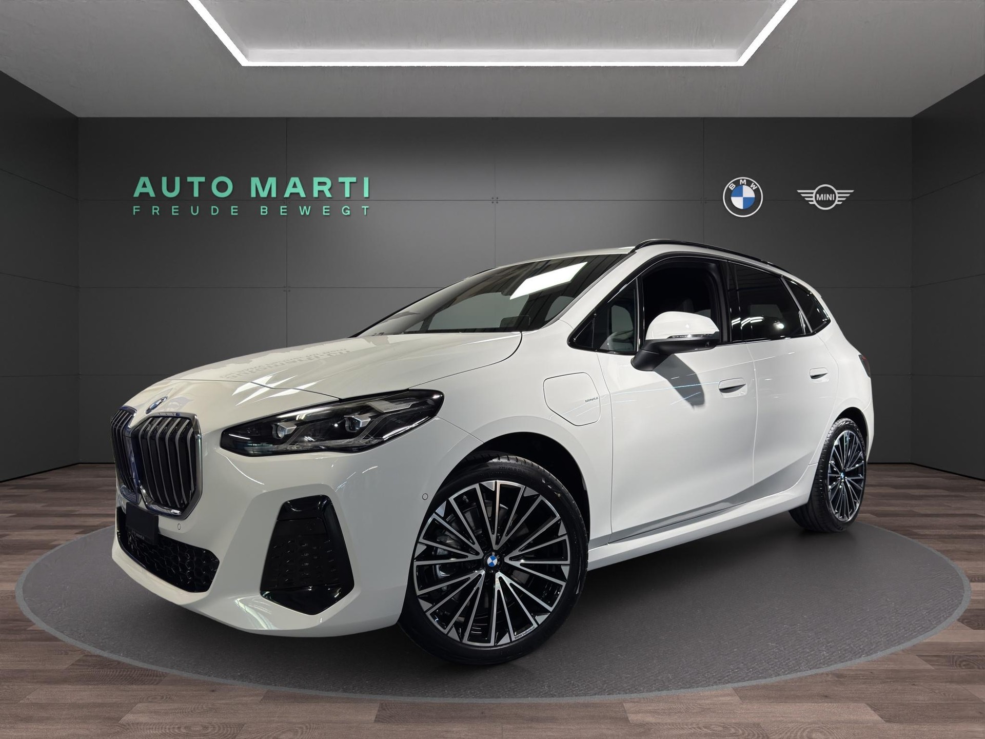 BMW 230e xDrive Active Tourer-image-0