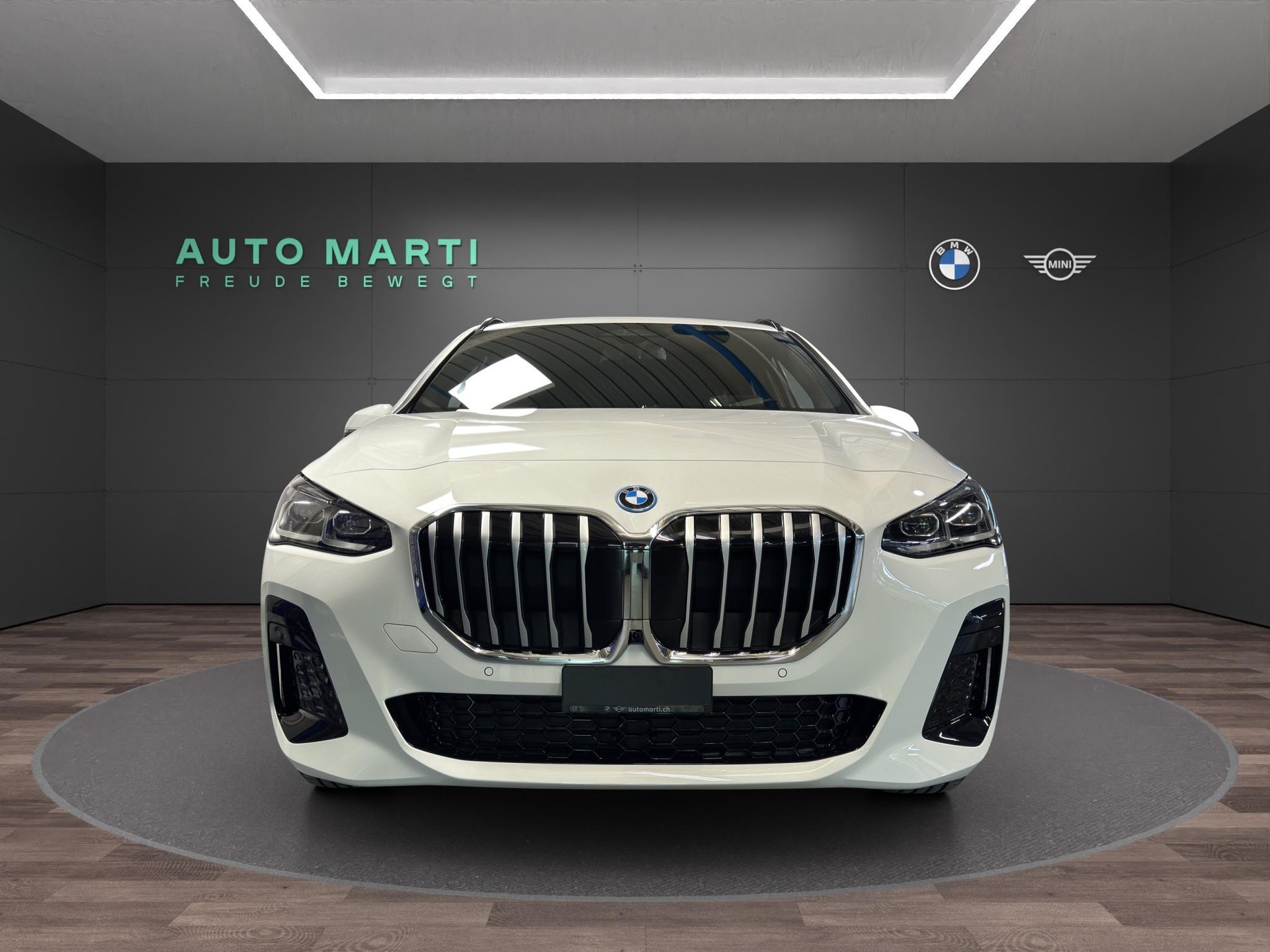 BMW 230e xDrive Active Tourer-image-4