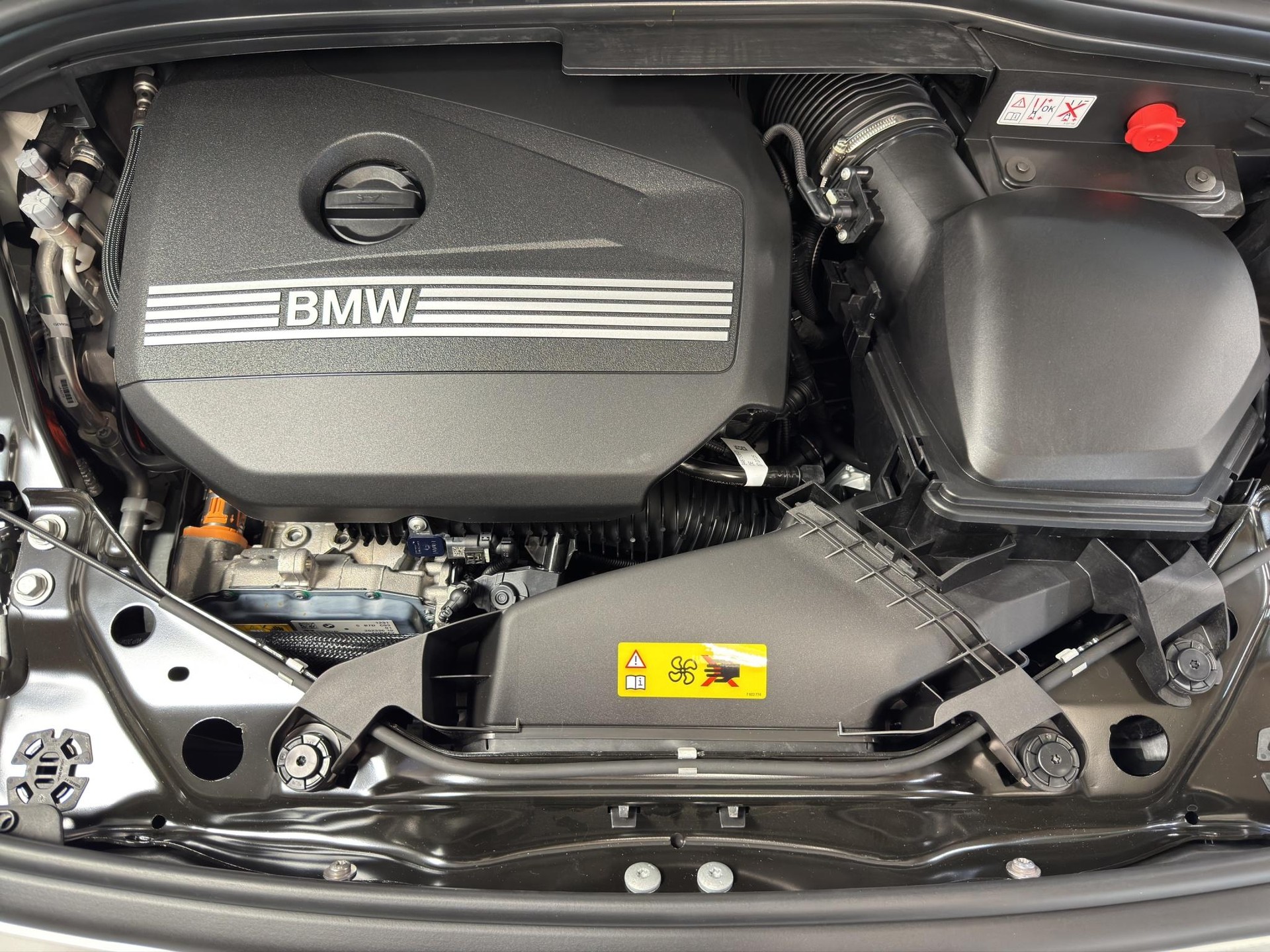 BMW 230e xDrive Active Tourer-image-21