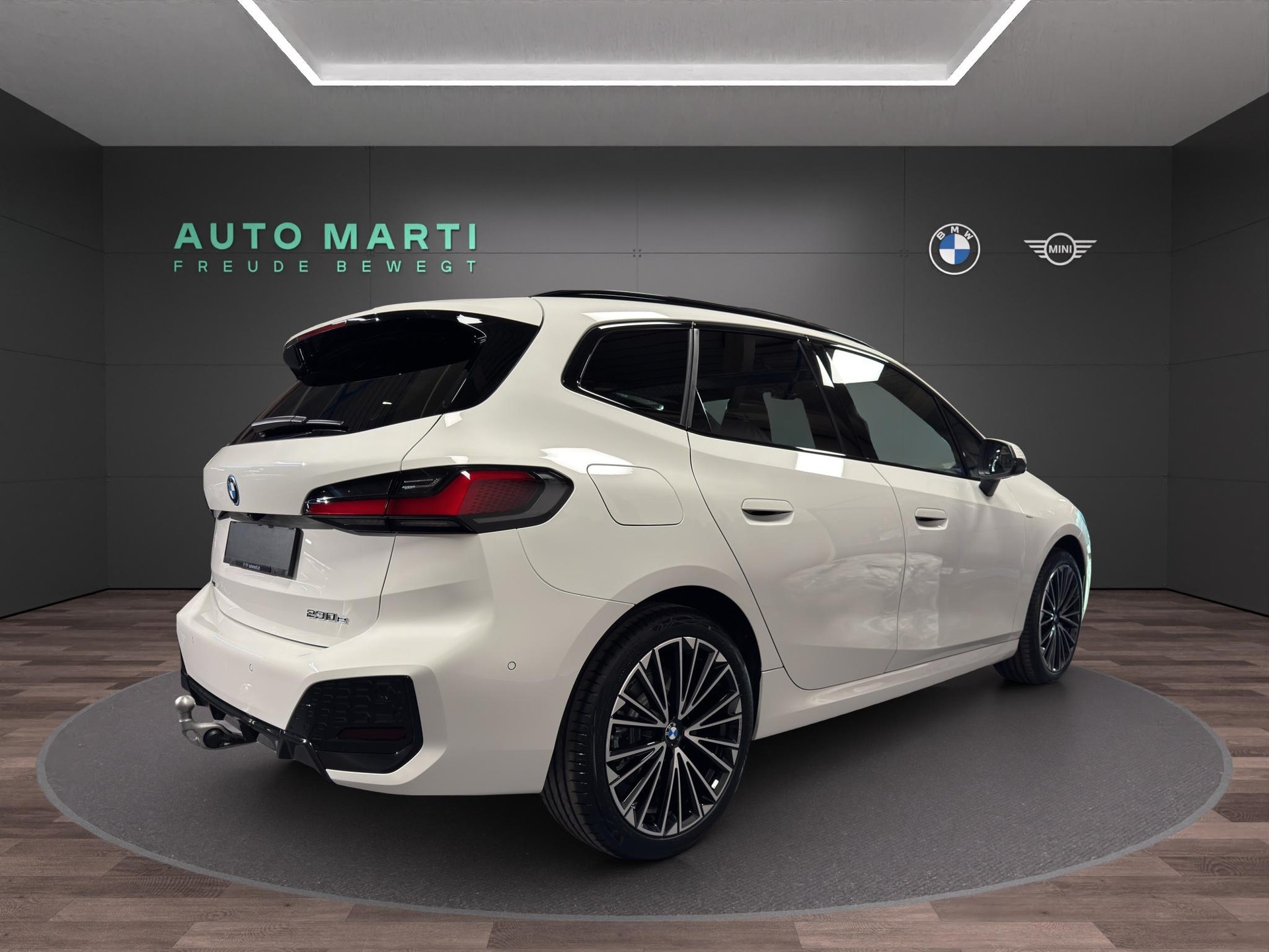BMW 230e xDrive Active Tourer-image-3
