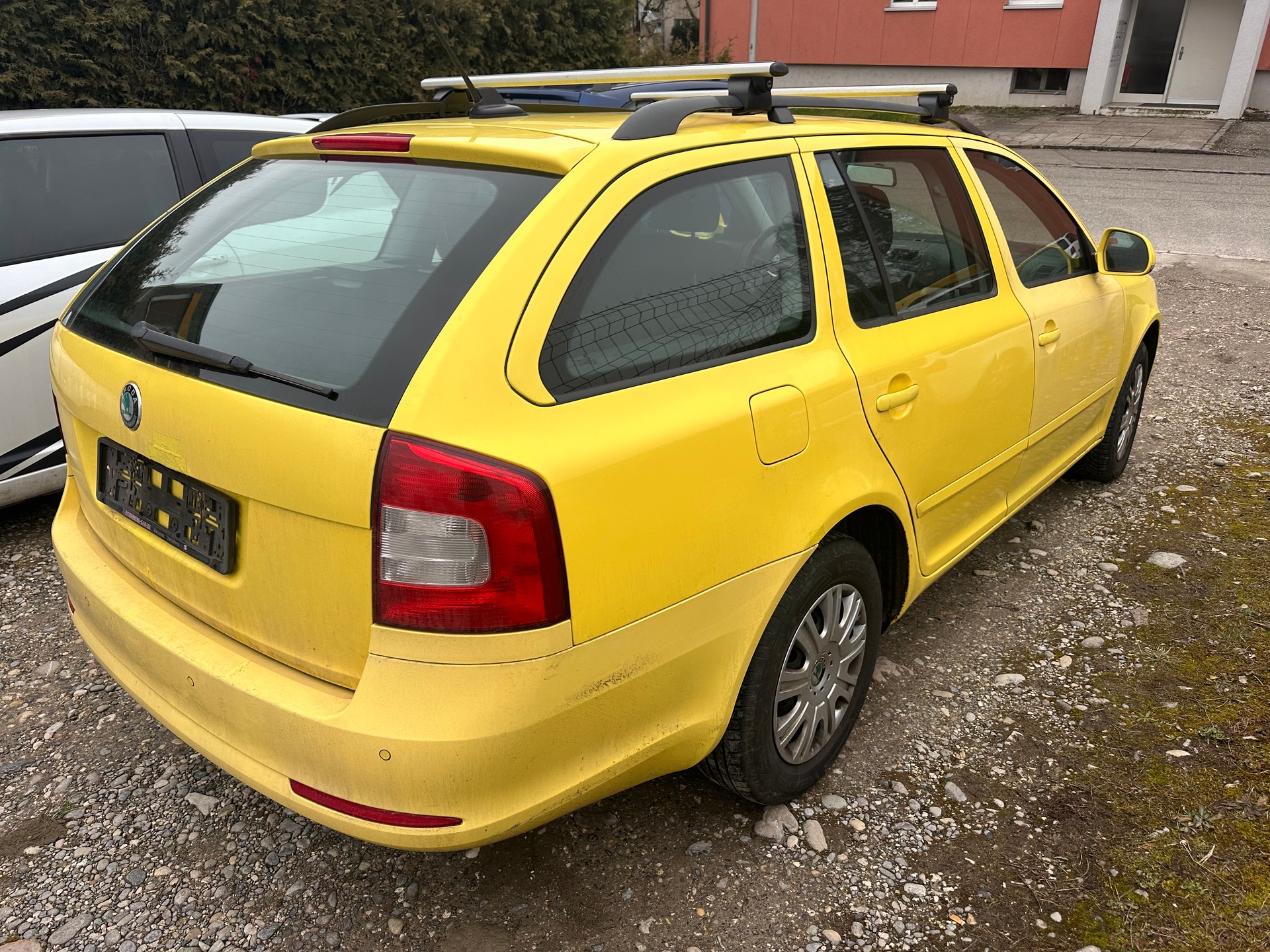 SKODA Octavia Combi 1.6 TDI Ambition 4x4-image-3
