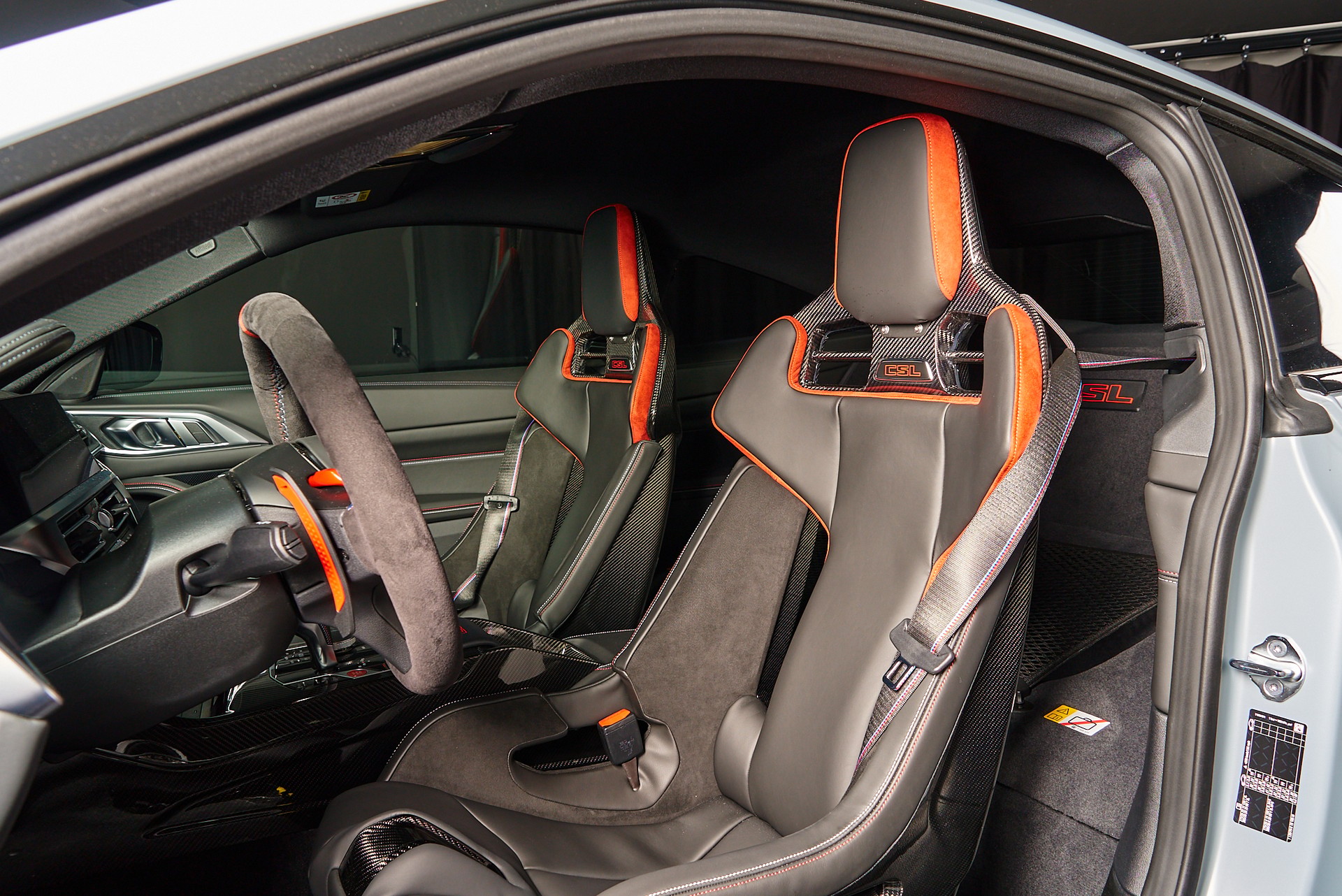 BMW M4 CSL Coupé-image-13