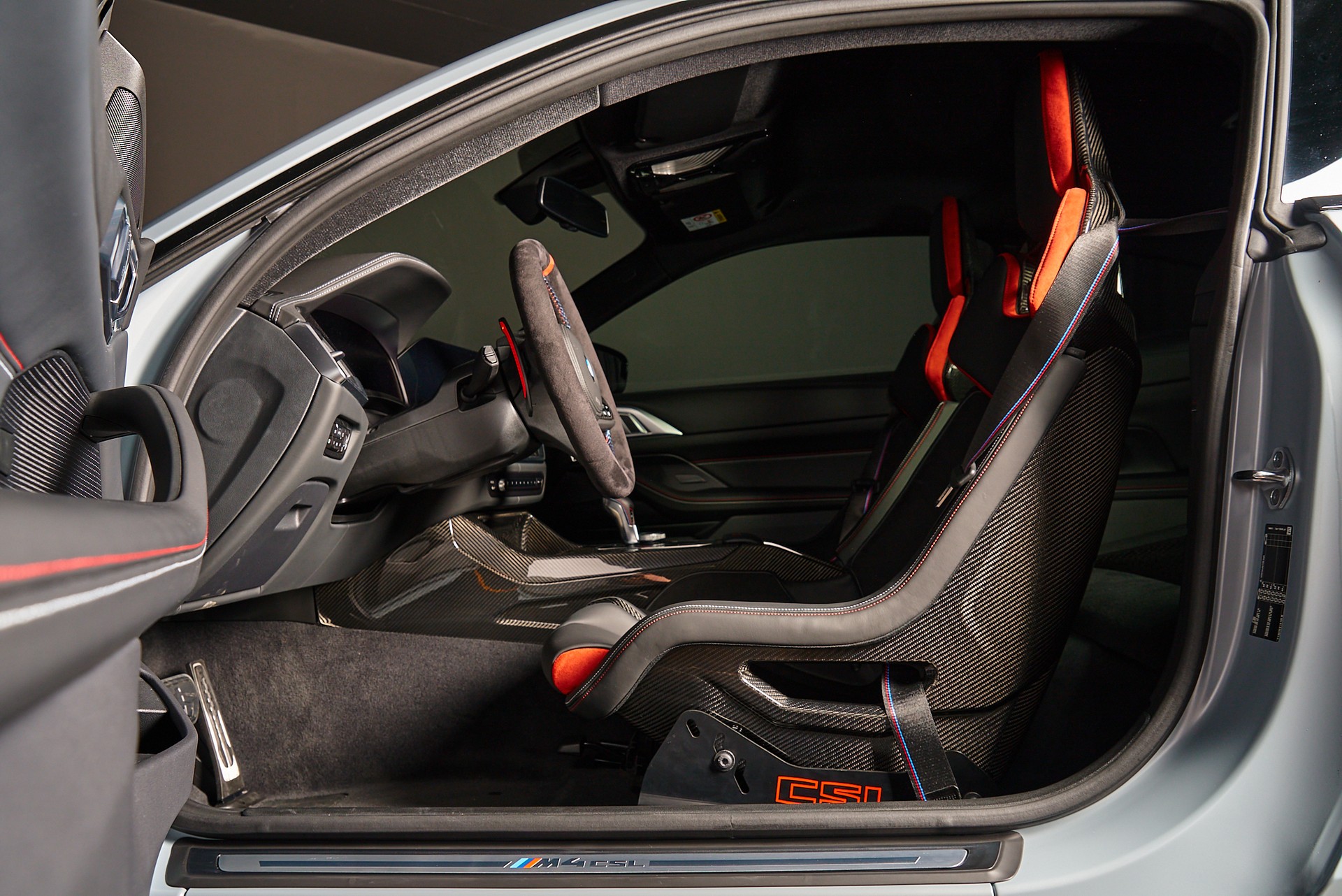 BMW M4 CSL Coupé-image-10