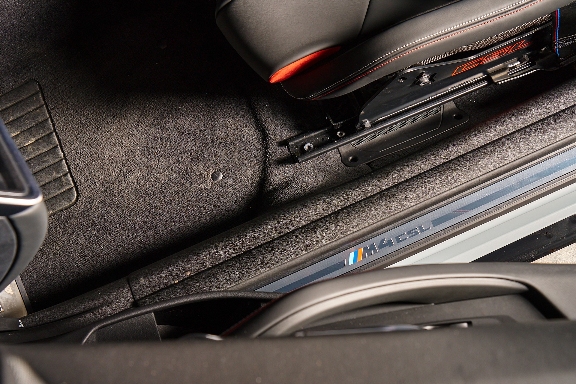 BMW M4 CSL Coupé-image-9