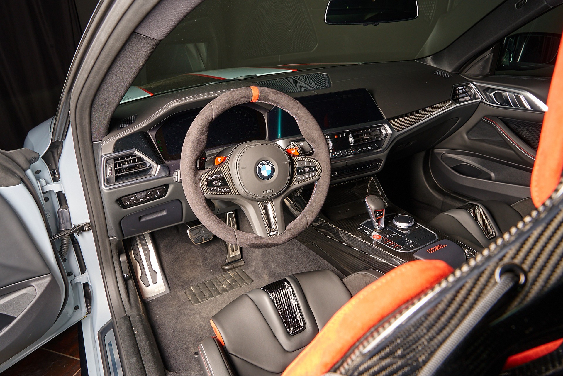 BMW M4 CSL Coupé-image-12