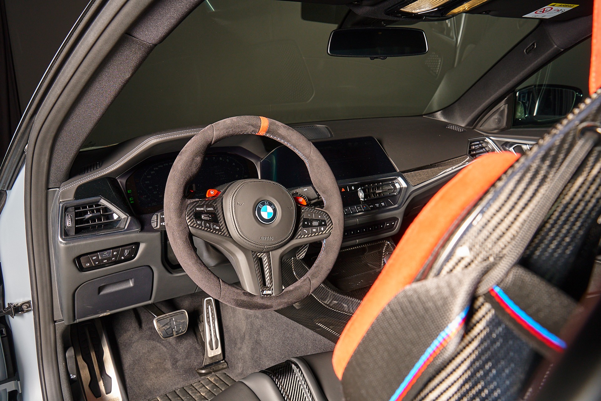 BMW M4 CSL Coupé-image-11