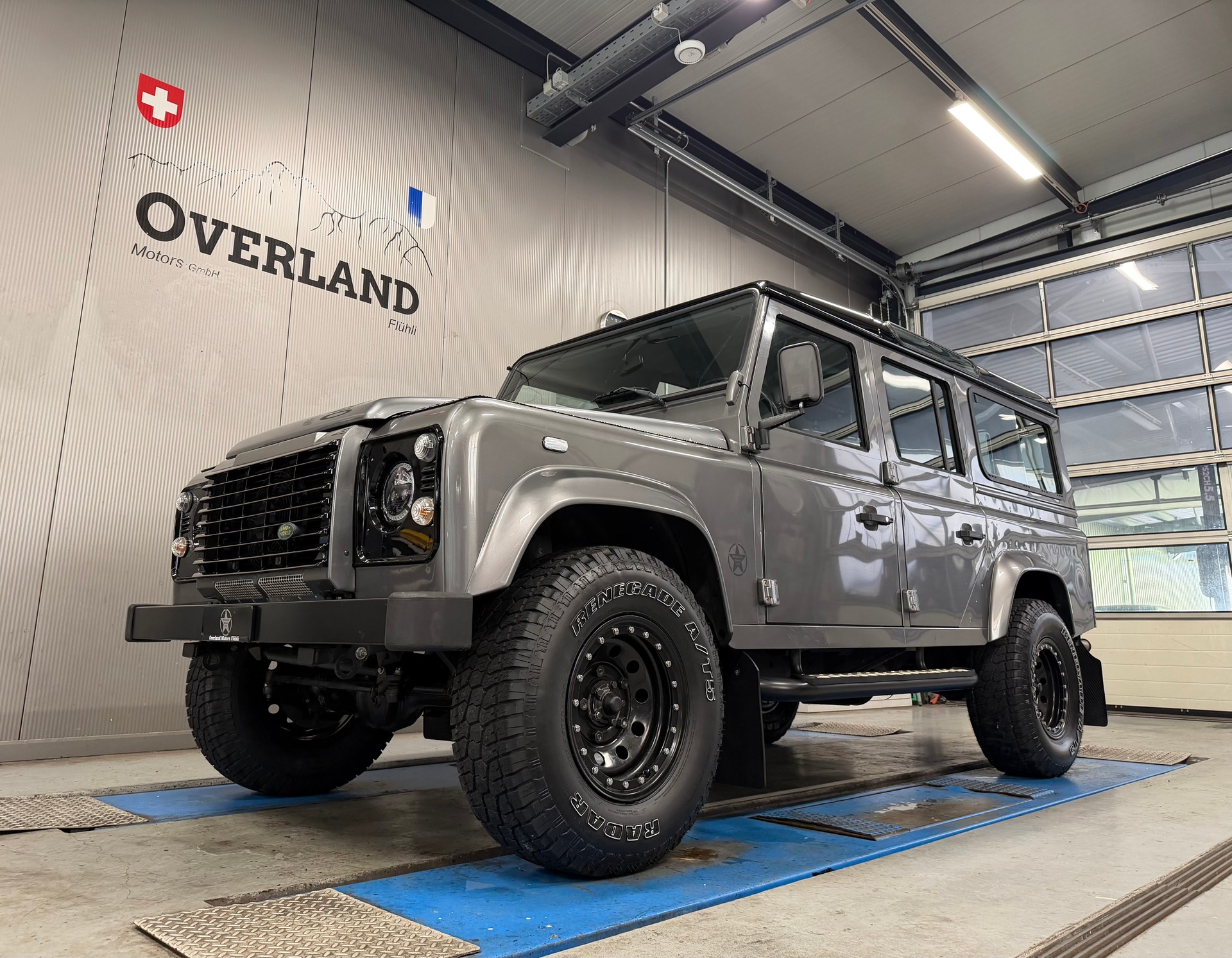 LAND ROVER 110-image-0