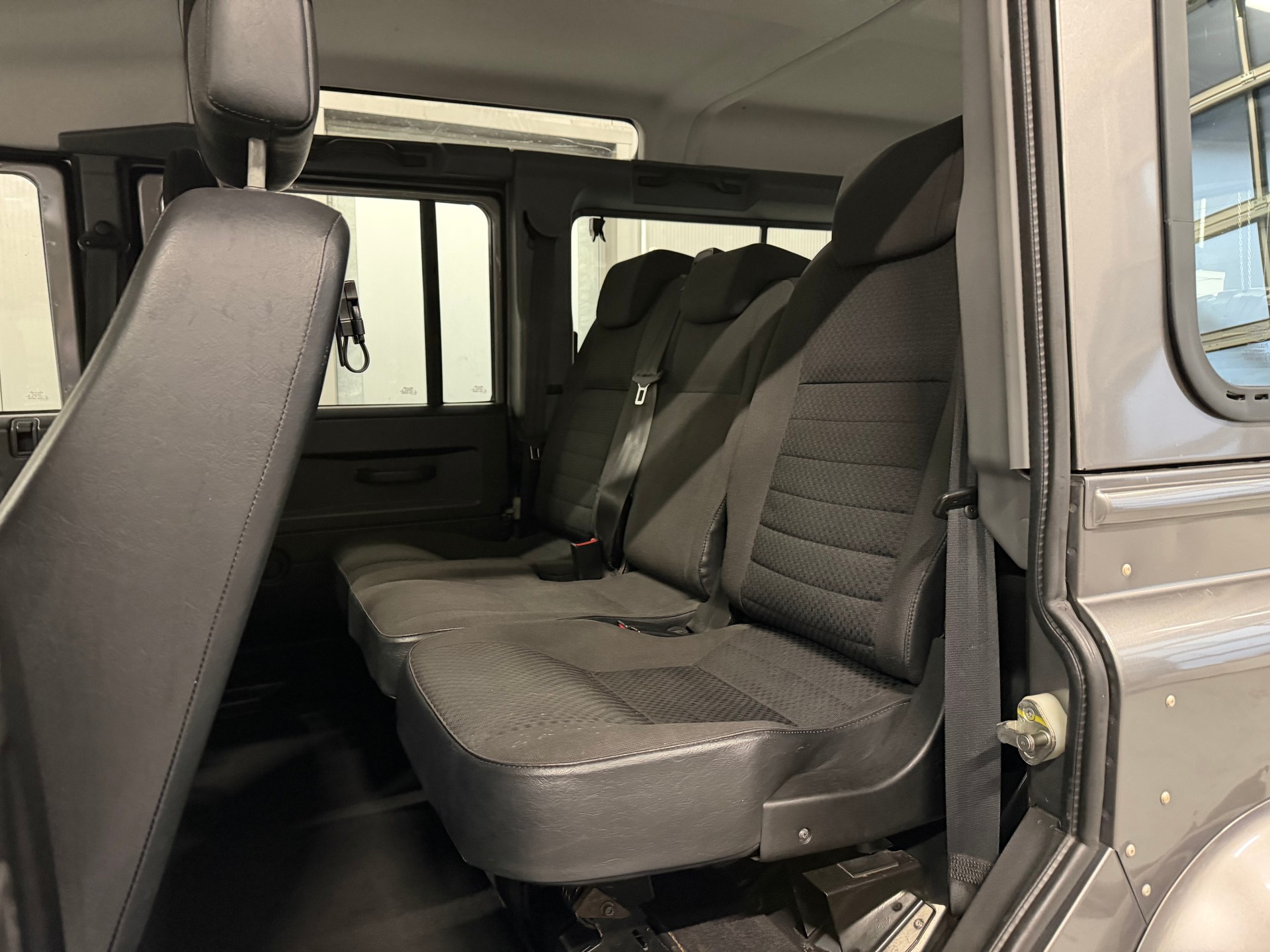 LAND ROVER 110-image-13