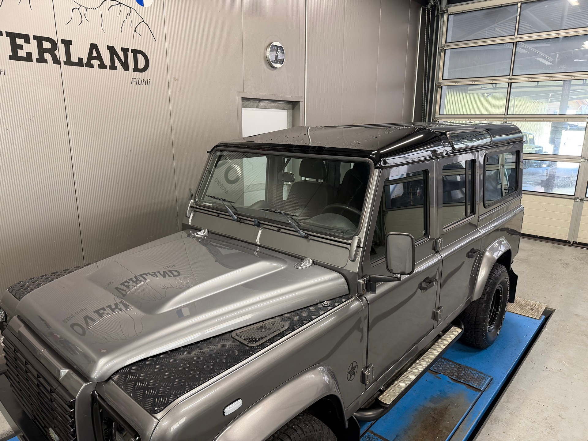 LAND ROVER 110-image-9
