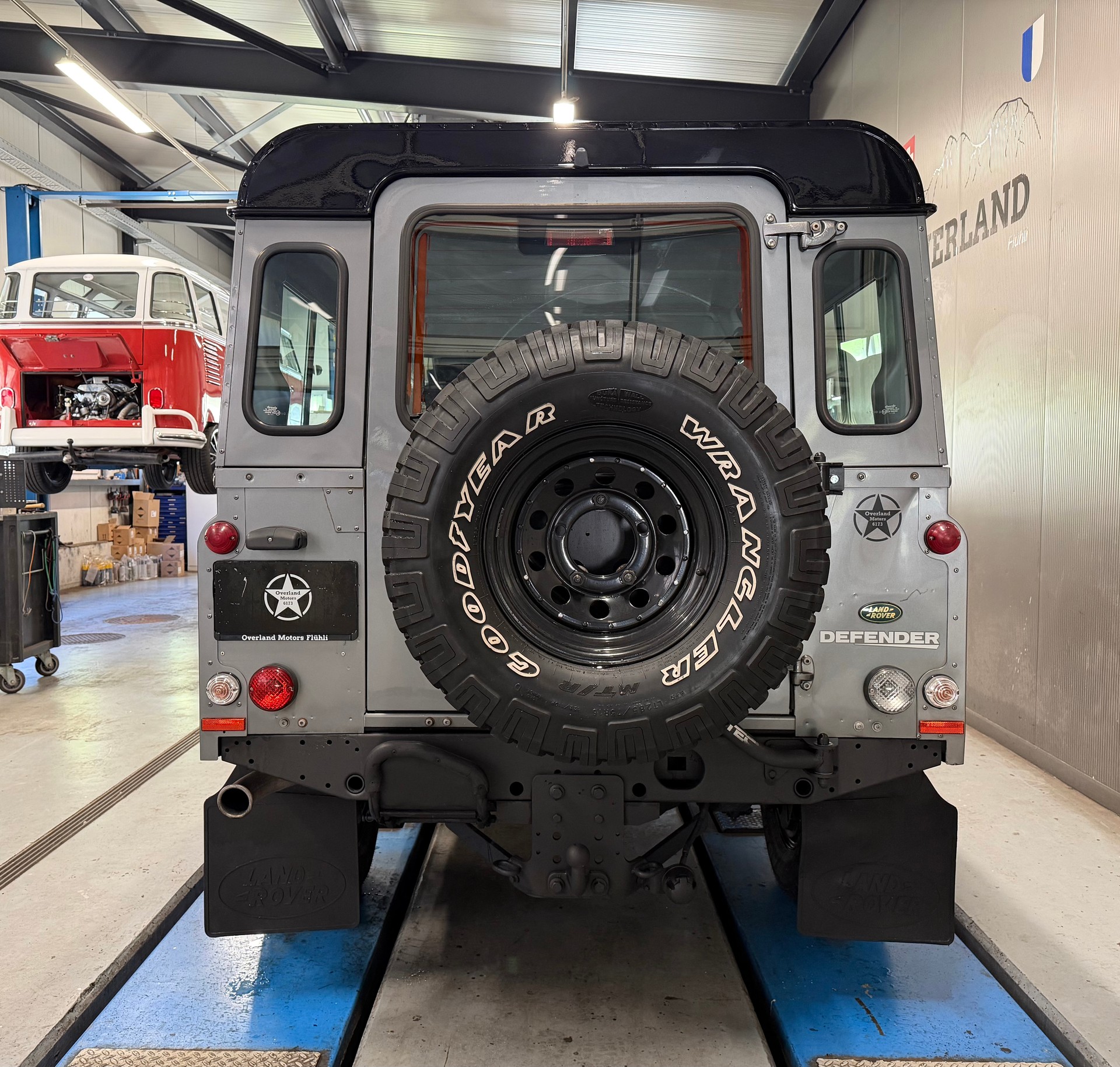 LAND ROVER 110-image-3