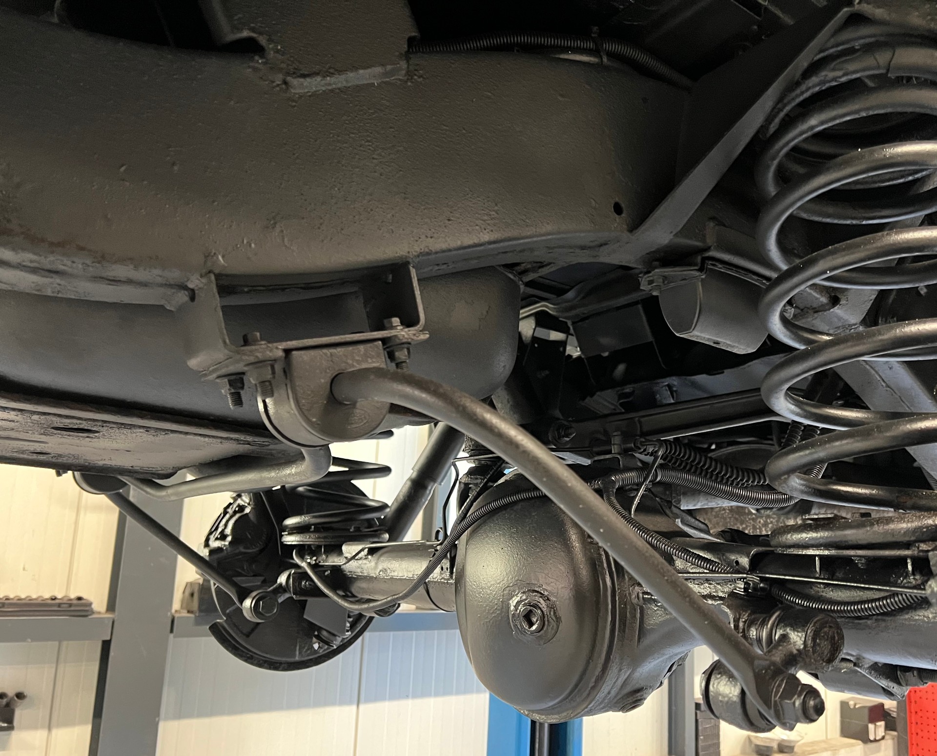 LAND ROVER 110-image-20