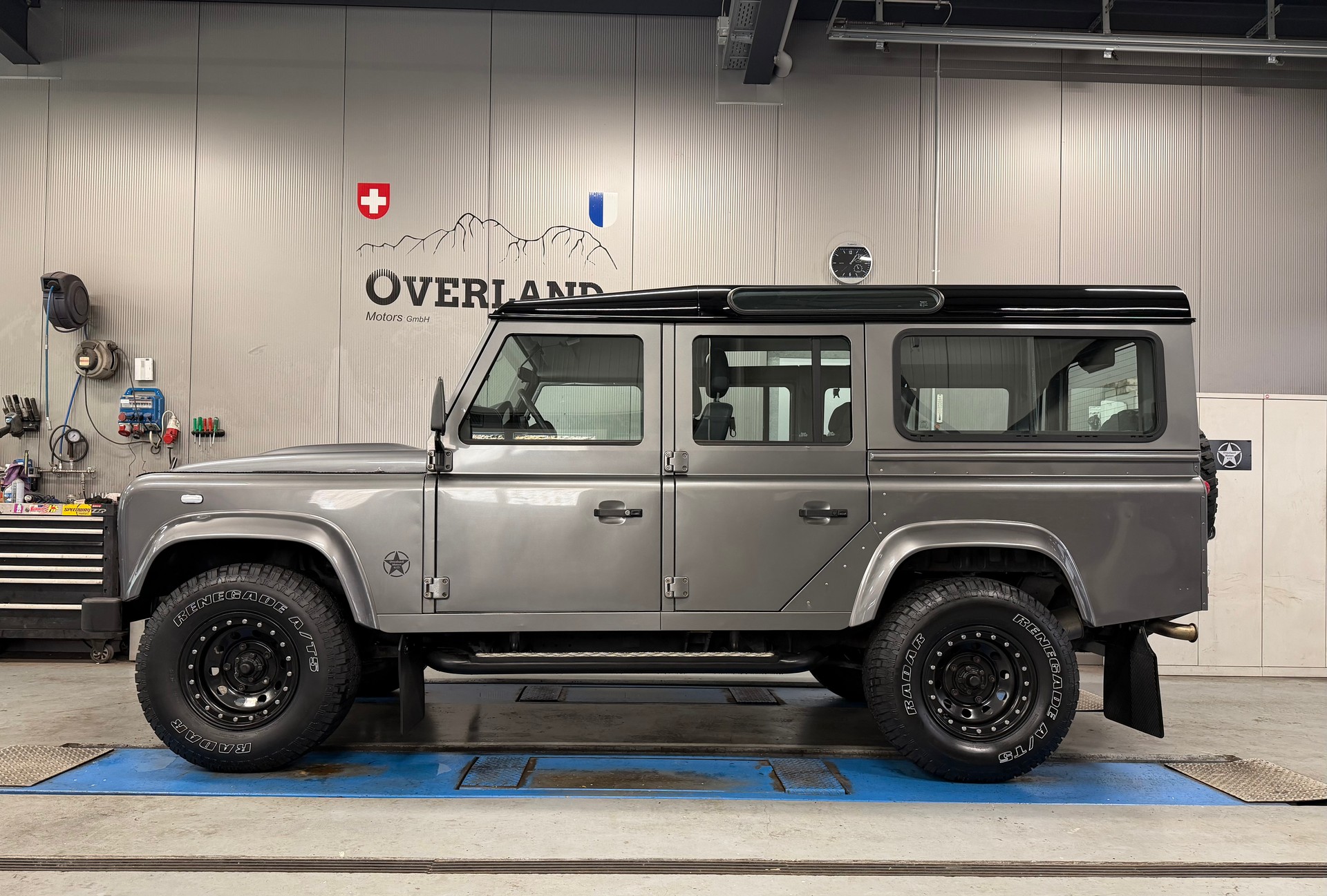 LAND ROVER 110-image-1