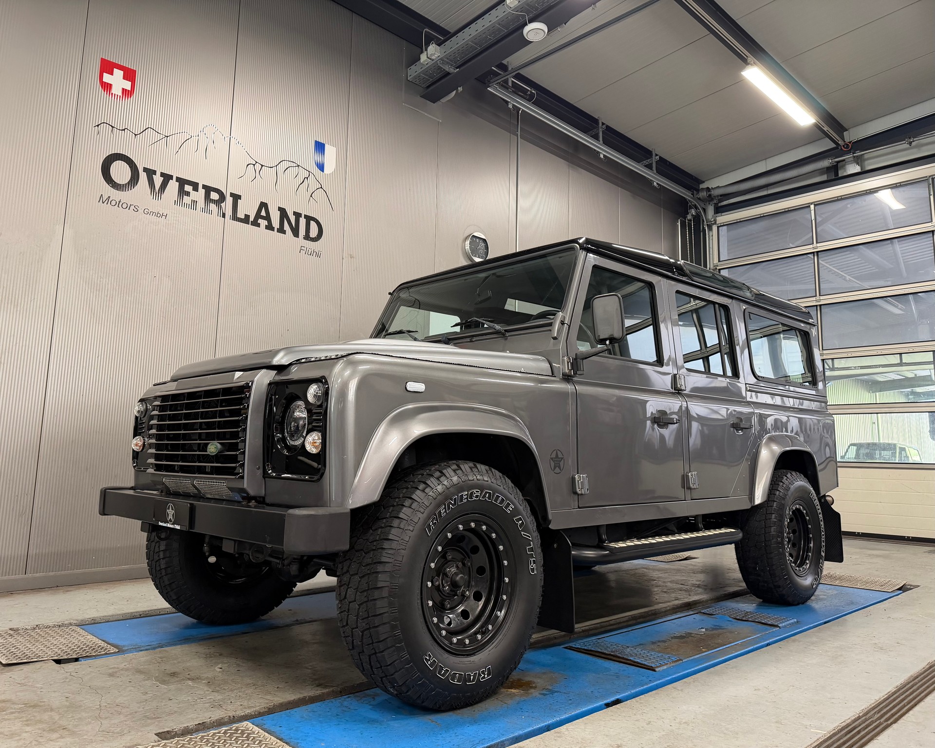 LAND ROVER 110-image-10