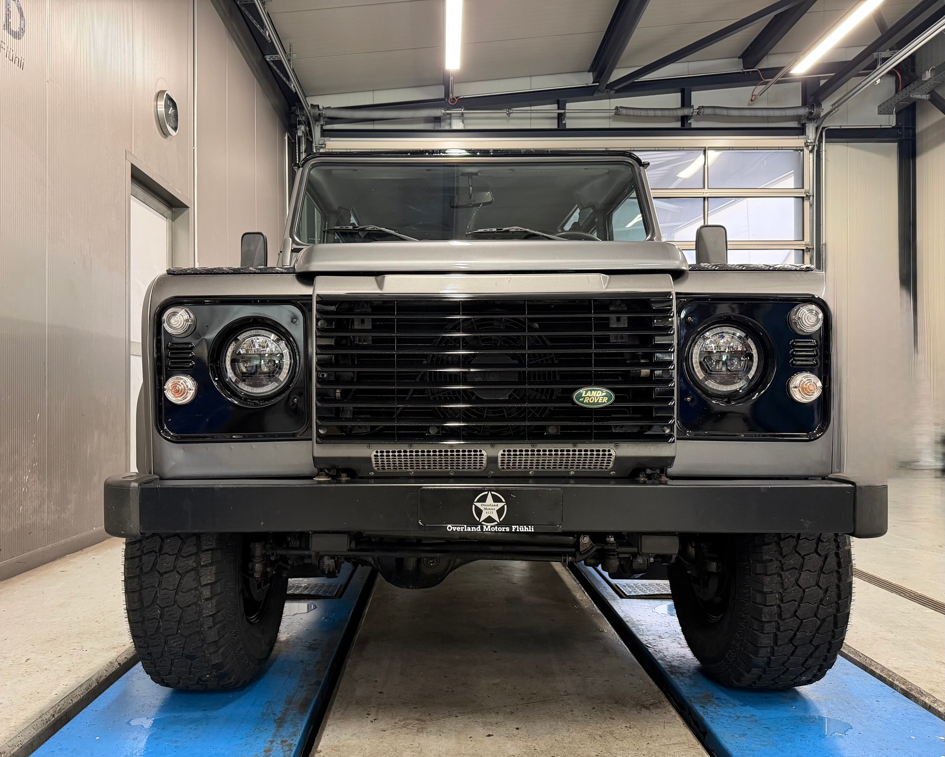 LAND ROVER 110-image-8