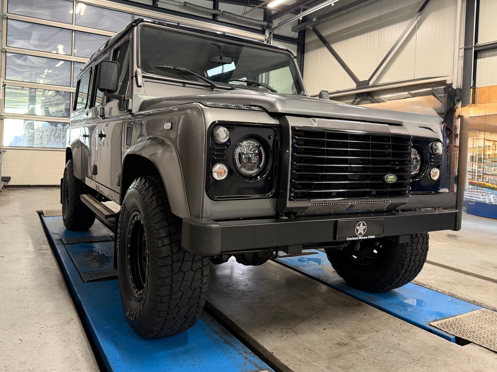 LAND ROVER 110-image-5