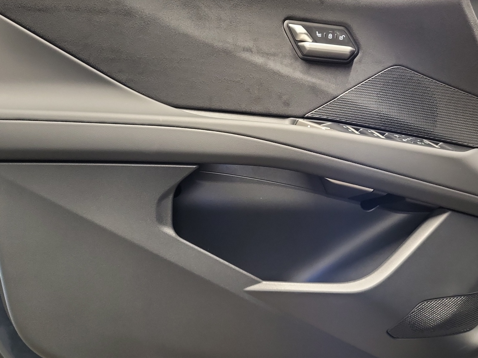 BMW iX3 50 xDrive M Sport Pro-image-17