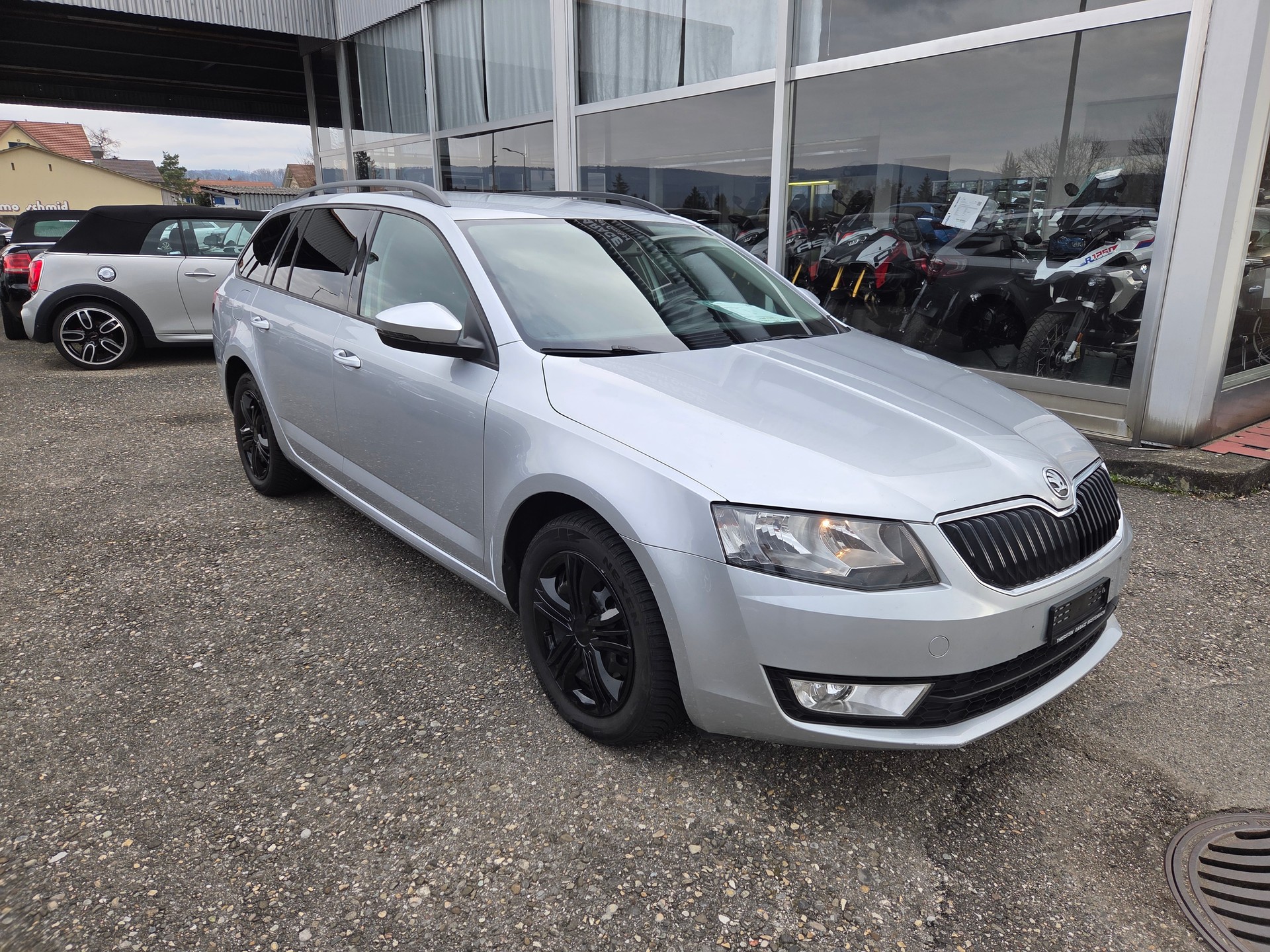 SKODA Octavia Combi 2.0 TDI Ambition DSG-image-1