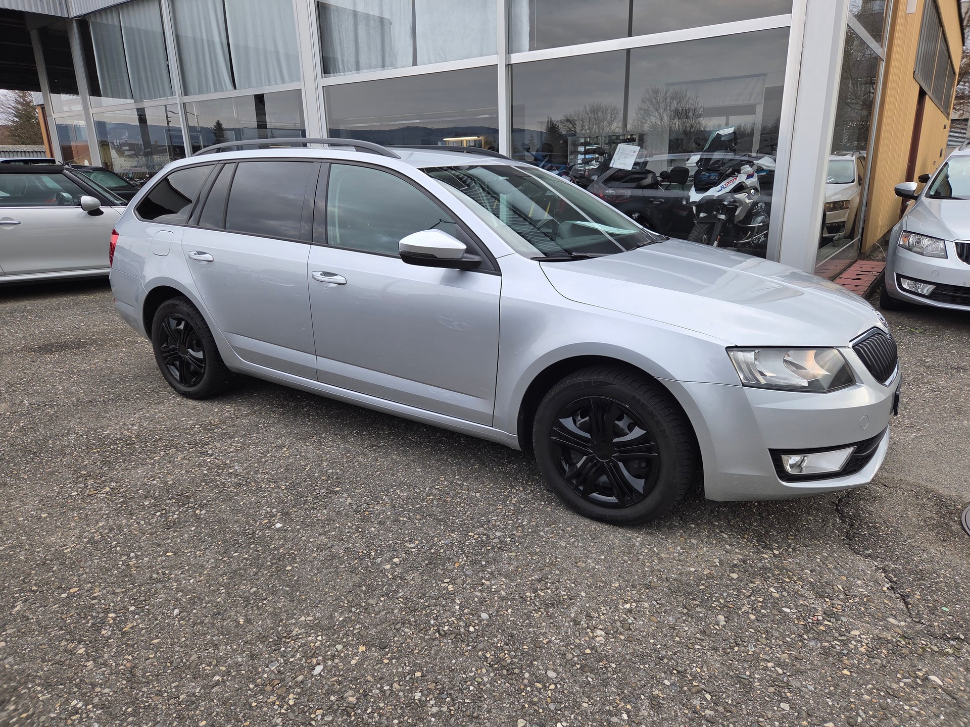 SKODA Octavia Combi 2.0 TDI Ambition DSG-image-0