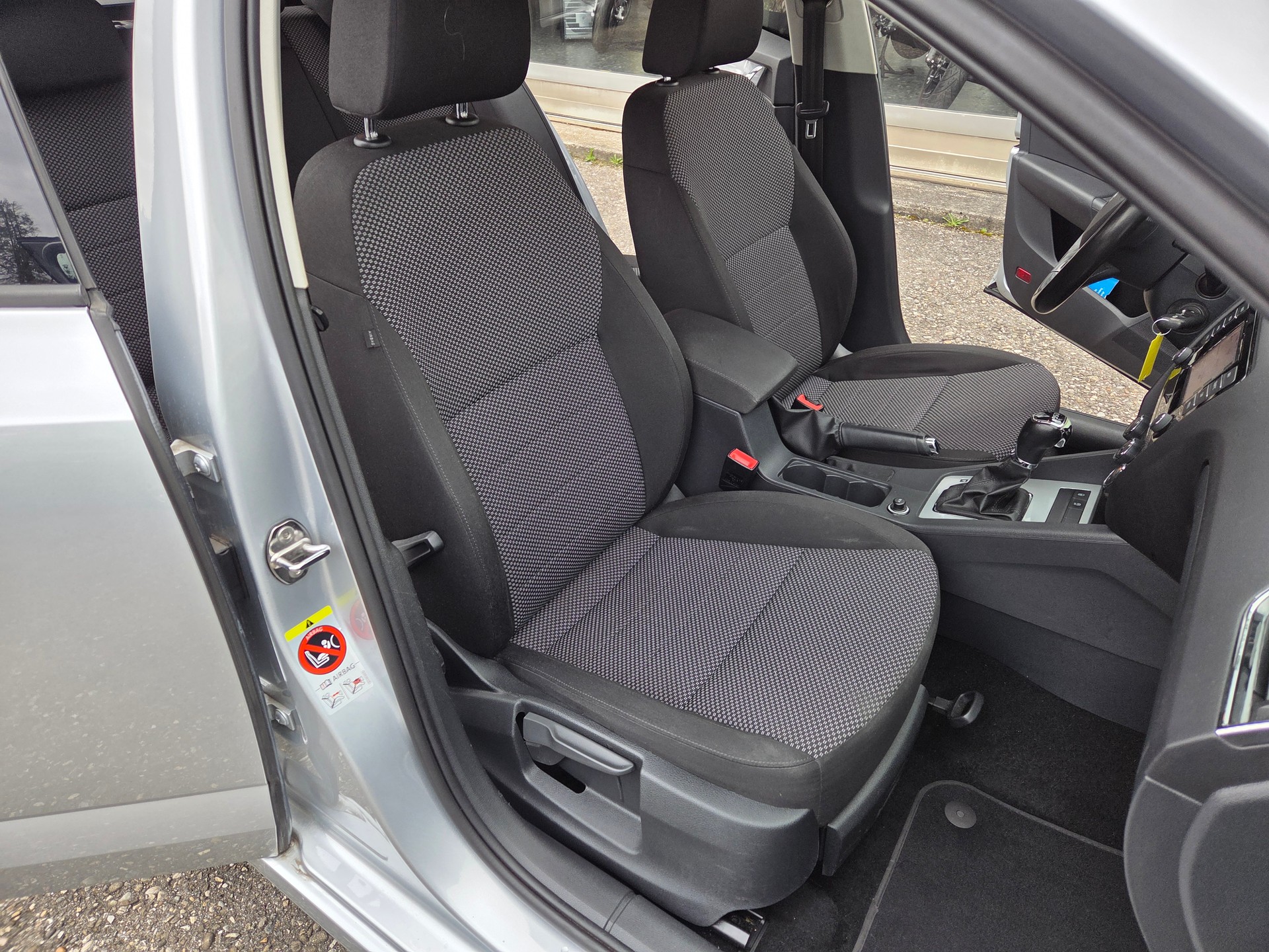SKODA Octavia Combi 2.0 TDI Ambition DSG-image-12
