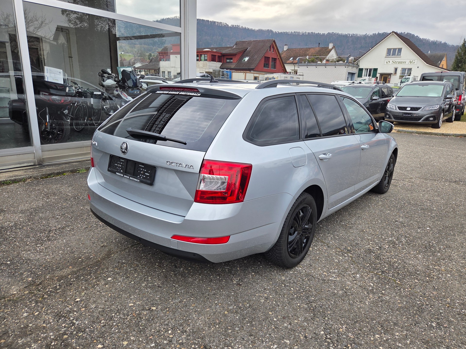SKODA Octavia Combi 2.0 TDI Ambition DSG-image-8
