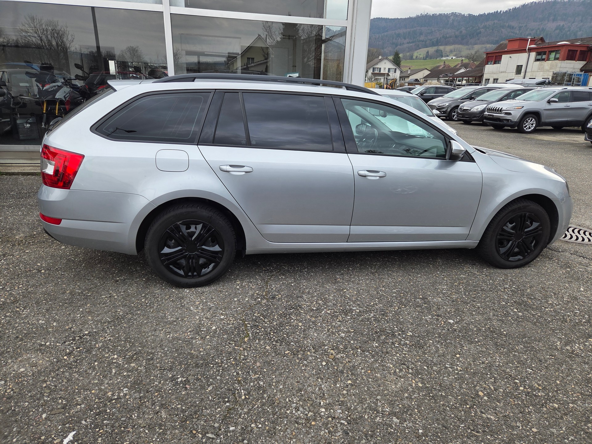 SKODA Octavia Combi 2.0 TDI Ambition DSG-image-9