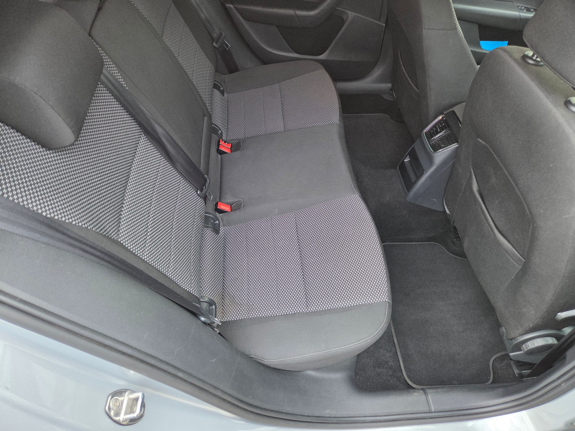 SKODA Octavia Combi 2.0 TDI Ambition DSG-image-14