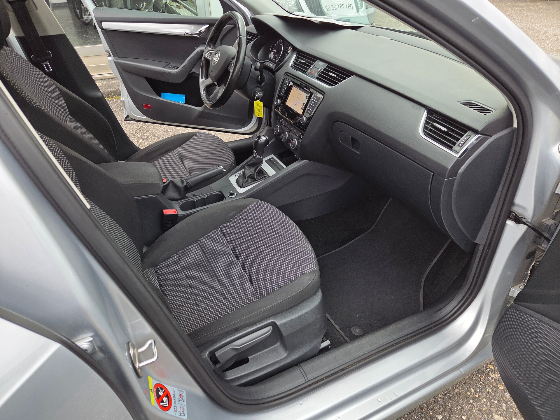 SKODA Octavia Combi 2.0 TDI Ambition DSG-image-11