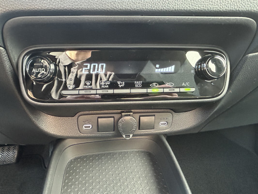 TOYOTA Aygo X 1.5 com. com.-image-12