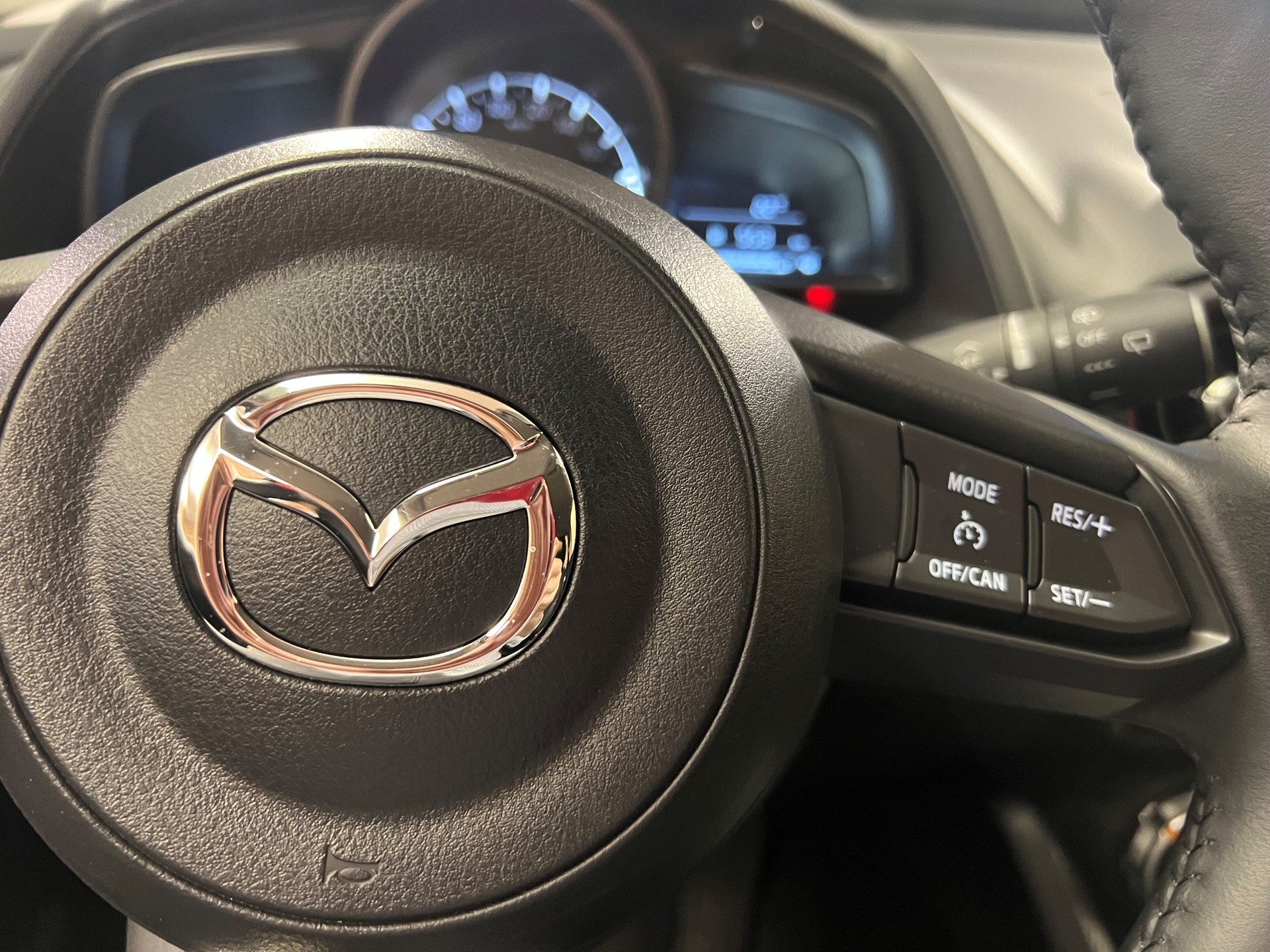 MAZDA 2 SKYACTIV-G 90 Homura Automat-image-17