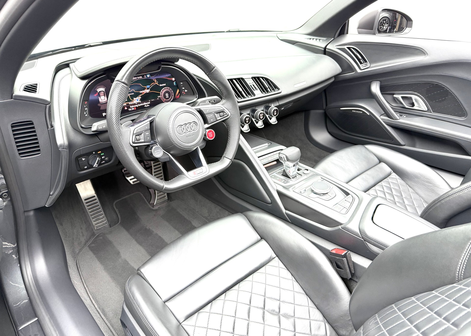AUDI R8 Spyder RWD S-Tronic-image-7
