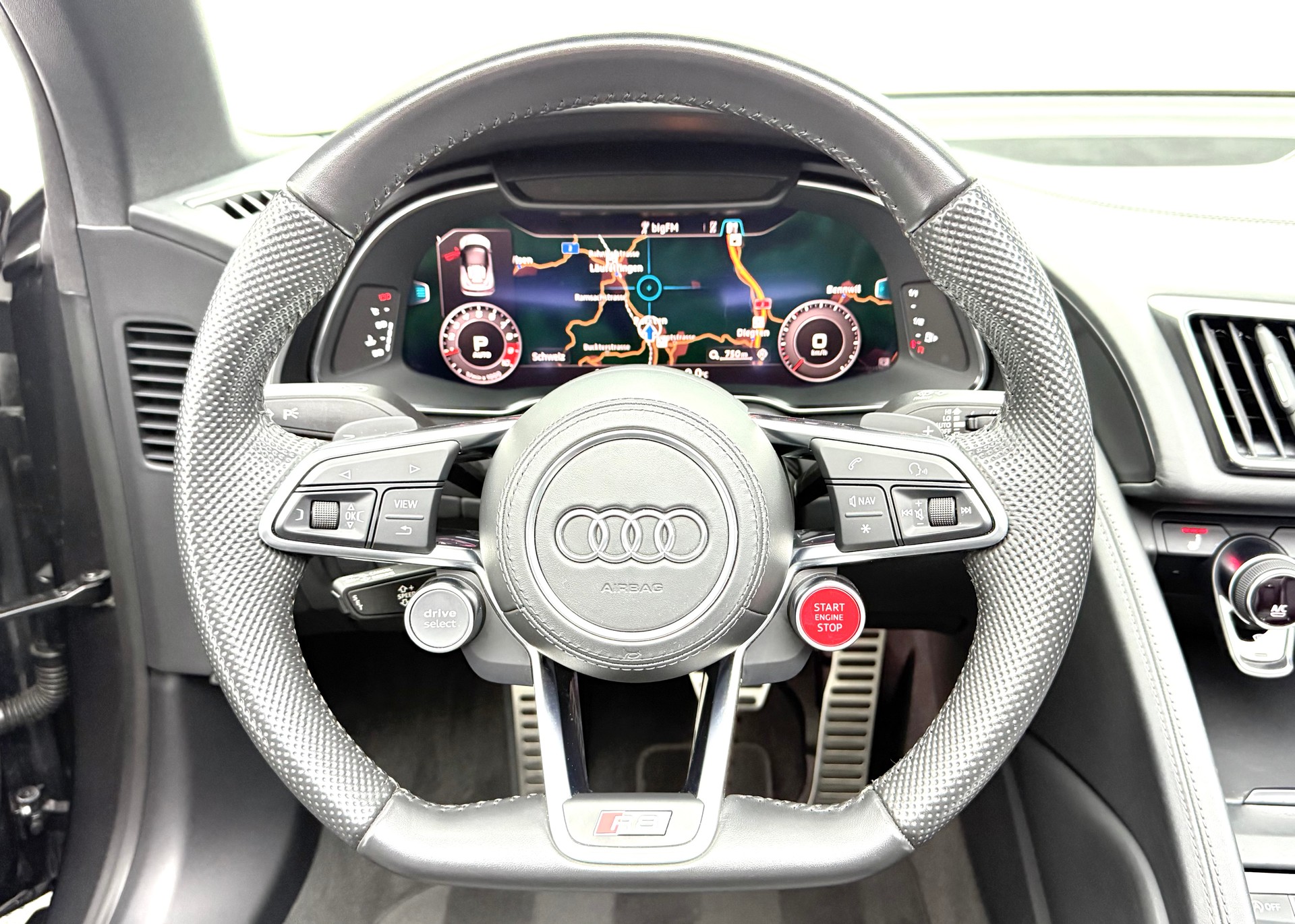 AUDI R8 Spyder RWD S-Tronic-image-9
