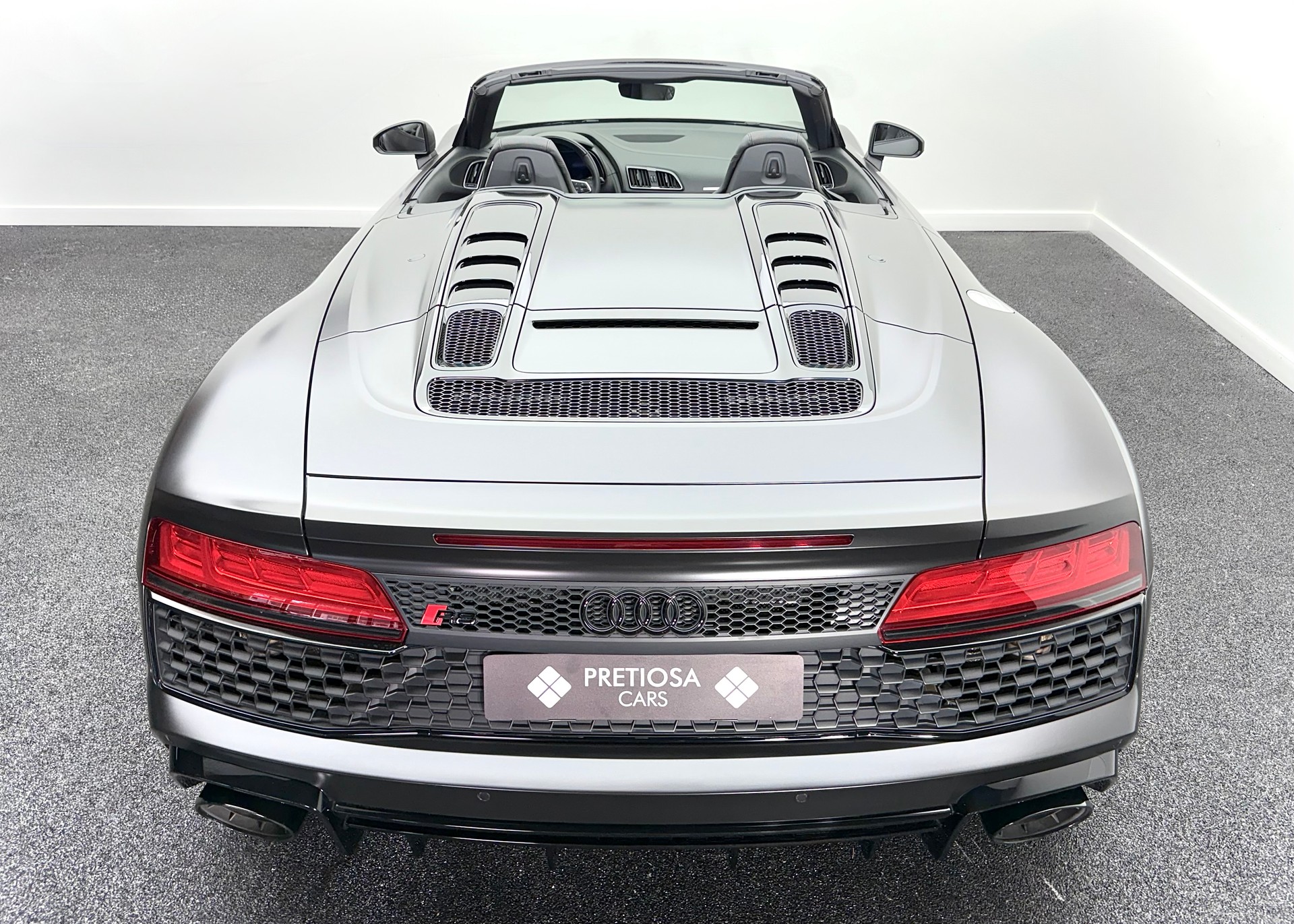 AUDI R8 Spyder RWD S-Tronic-image-6