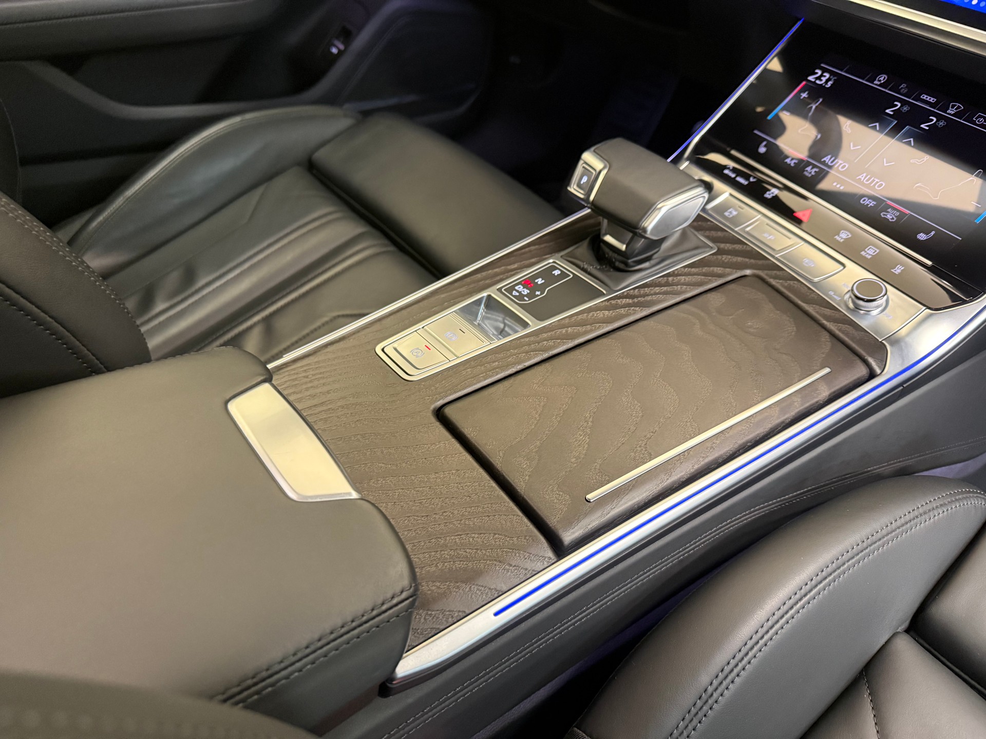 AUDI A6 Avant 55 TFSI Sport quattro S-tronic-image-27