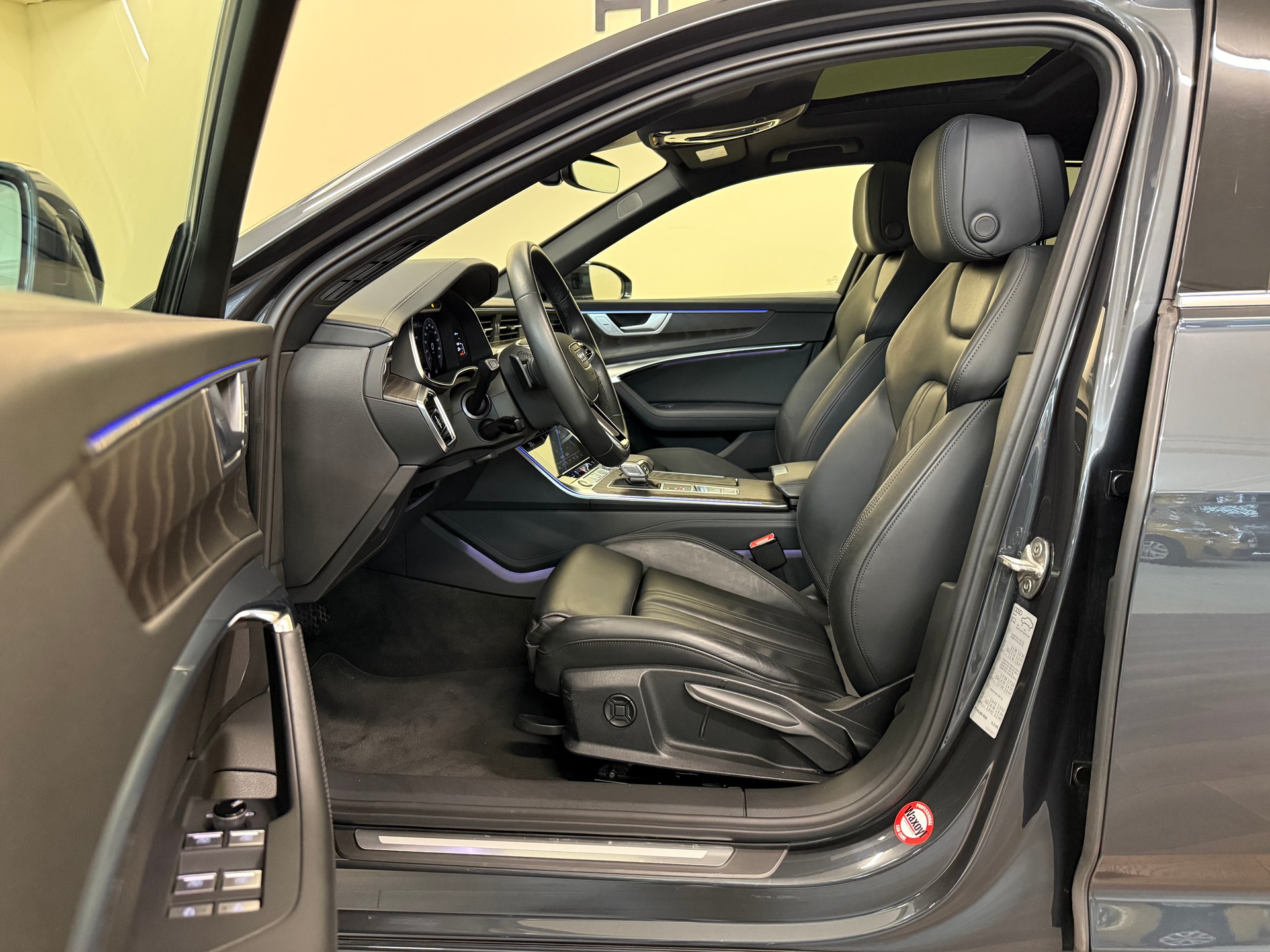 AUDI A6 Avant 55 TFSI Sport quattro S-tronic-image-9