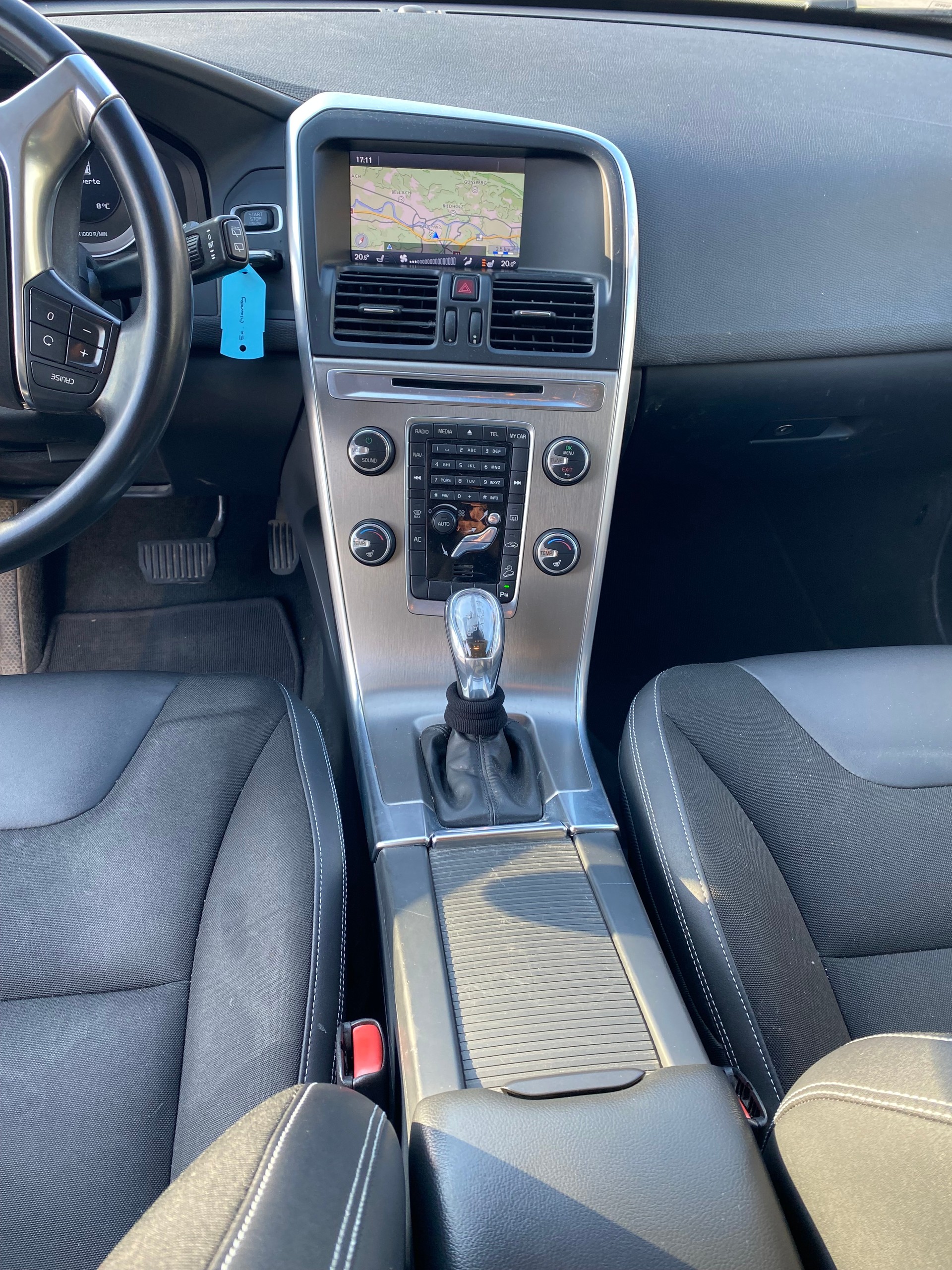 VOLVO XC60 D4 AWD Summum Geartronic-image-9
