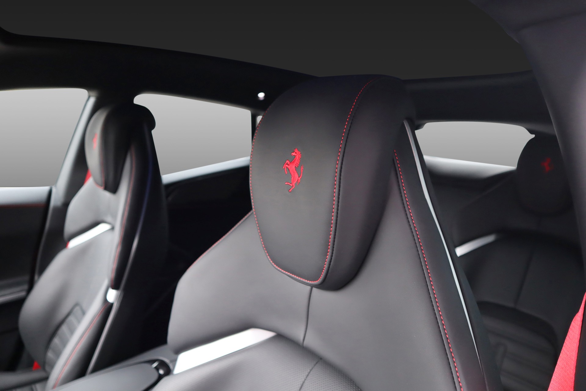 FERRARI Purosangue 6.5 V12-image-13