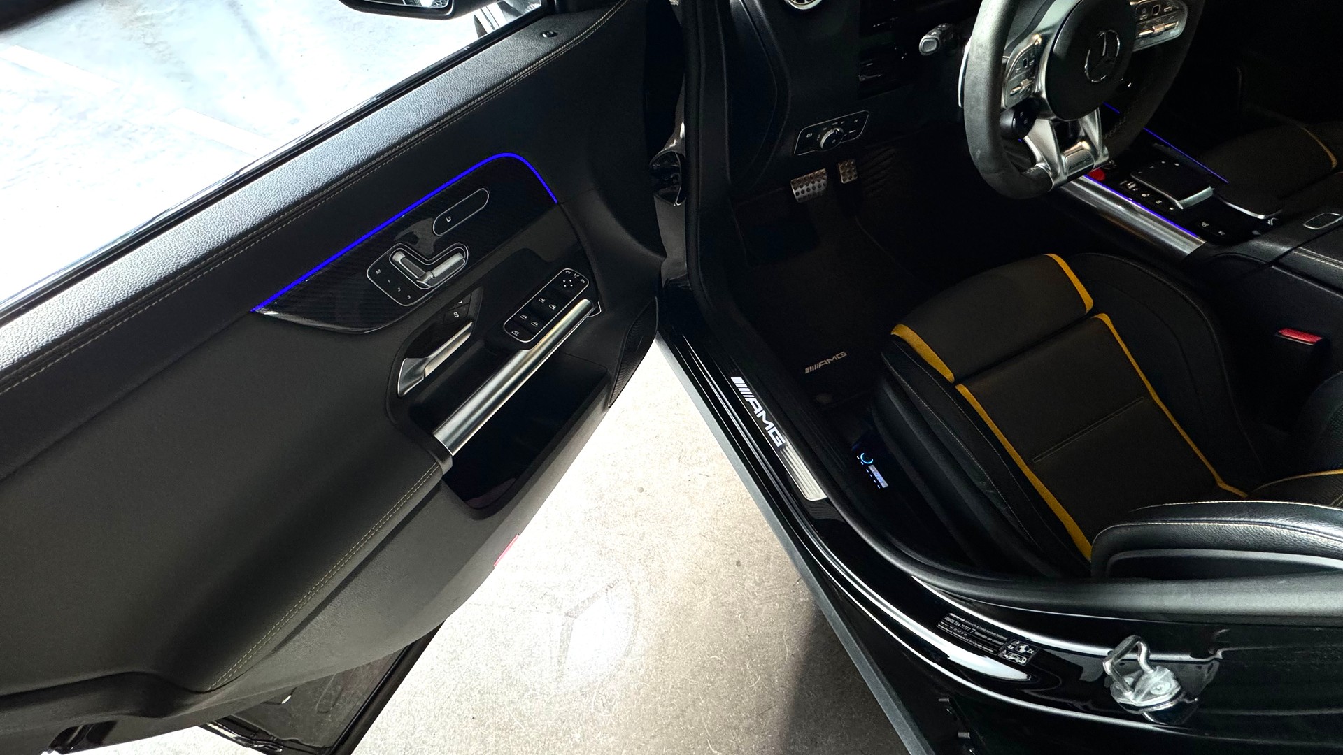 MERCEDES-BENZ GLA 45 S AMG 4Matic+ 8G-Speedshift DCT-image-13