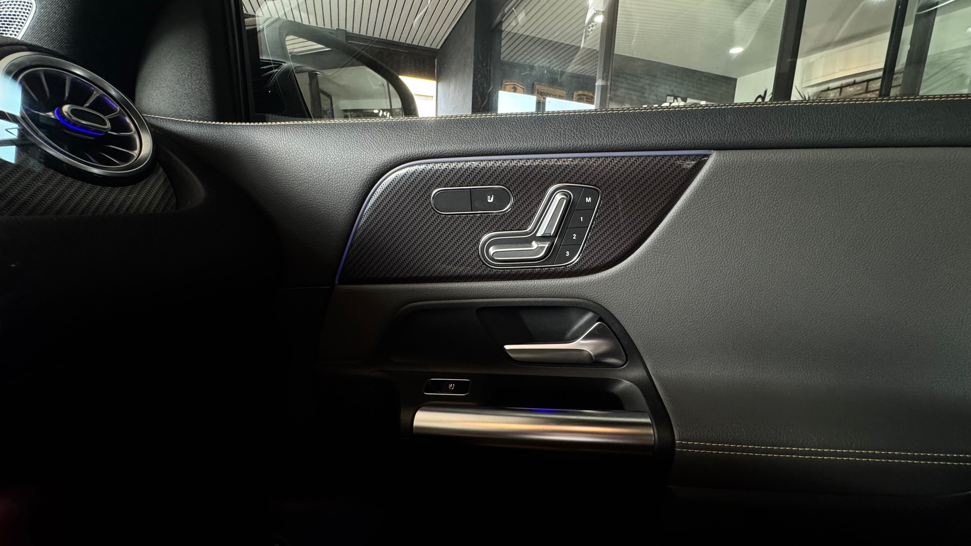 MERCEDES-BENZ GLA 45 S AMG 4Matic+ 8G-Speedshift DCT-image-8