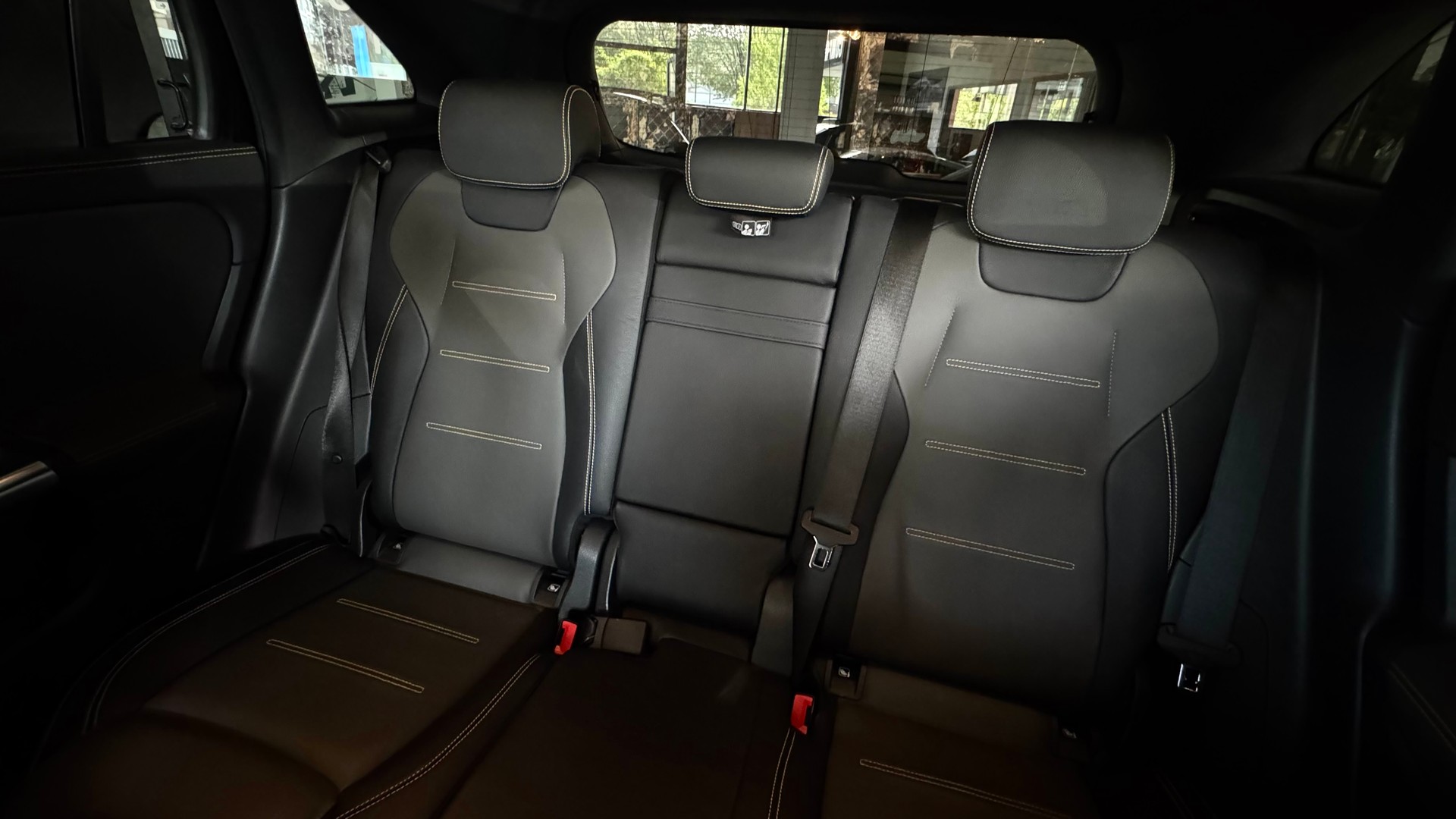 MERCEDES-BENZ GLA 45 S AMG 4Matic+ 8G-Speedshift DCT-image-11