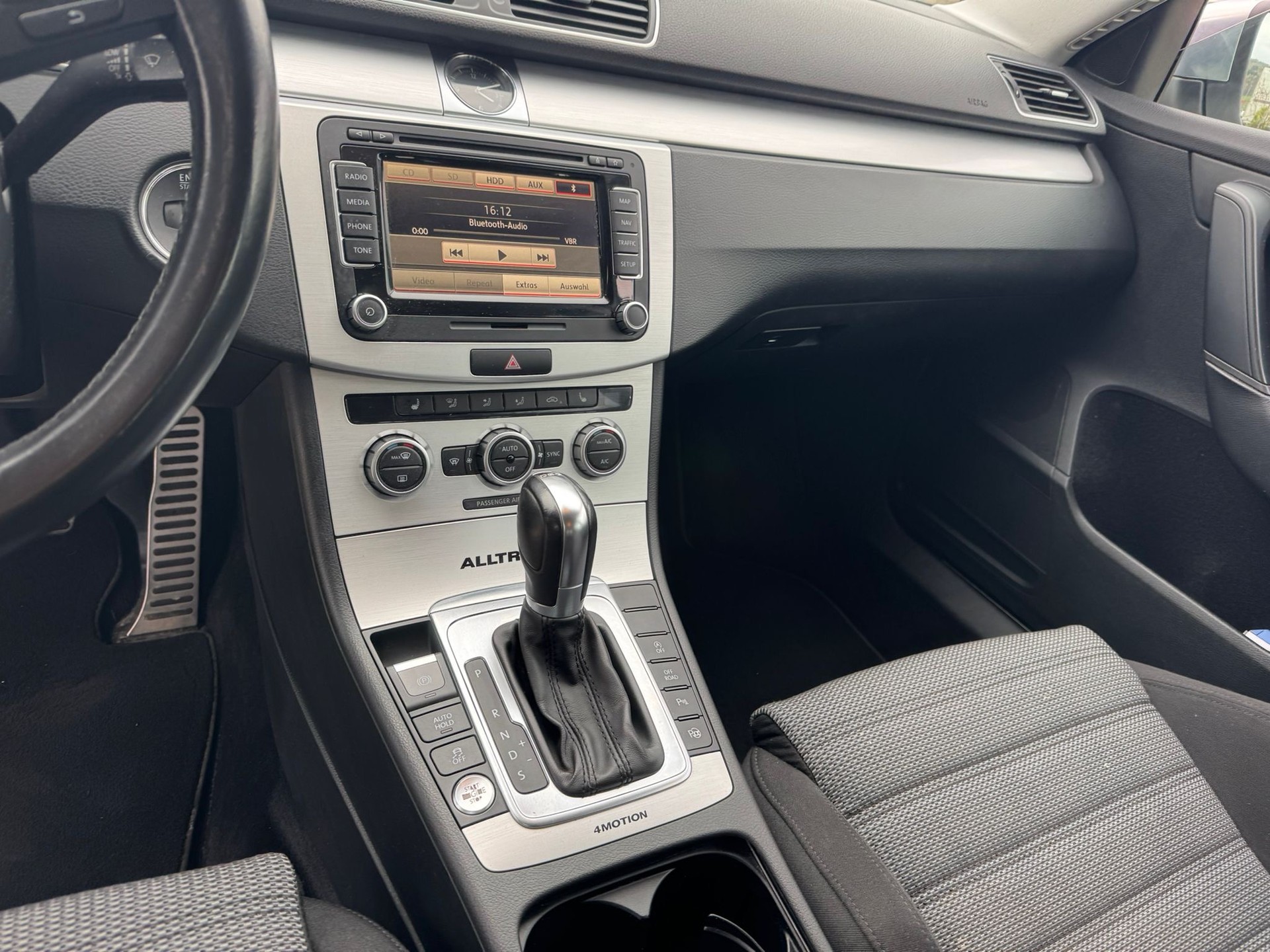 VW Passat Alltrack 2.0 TDI BMT 4Motion-image-8