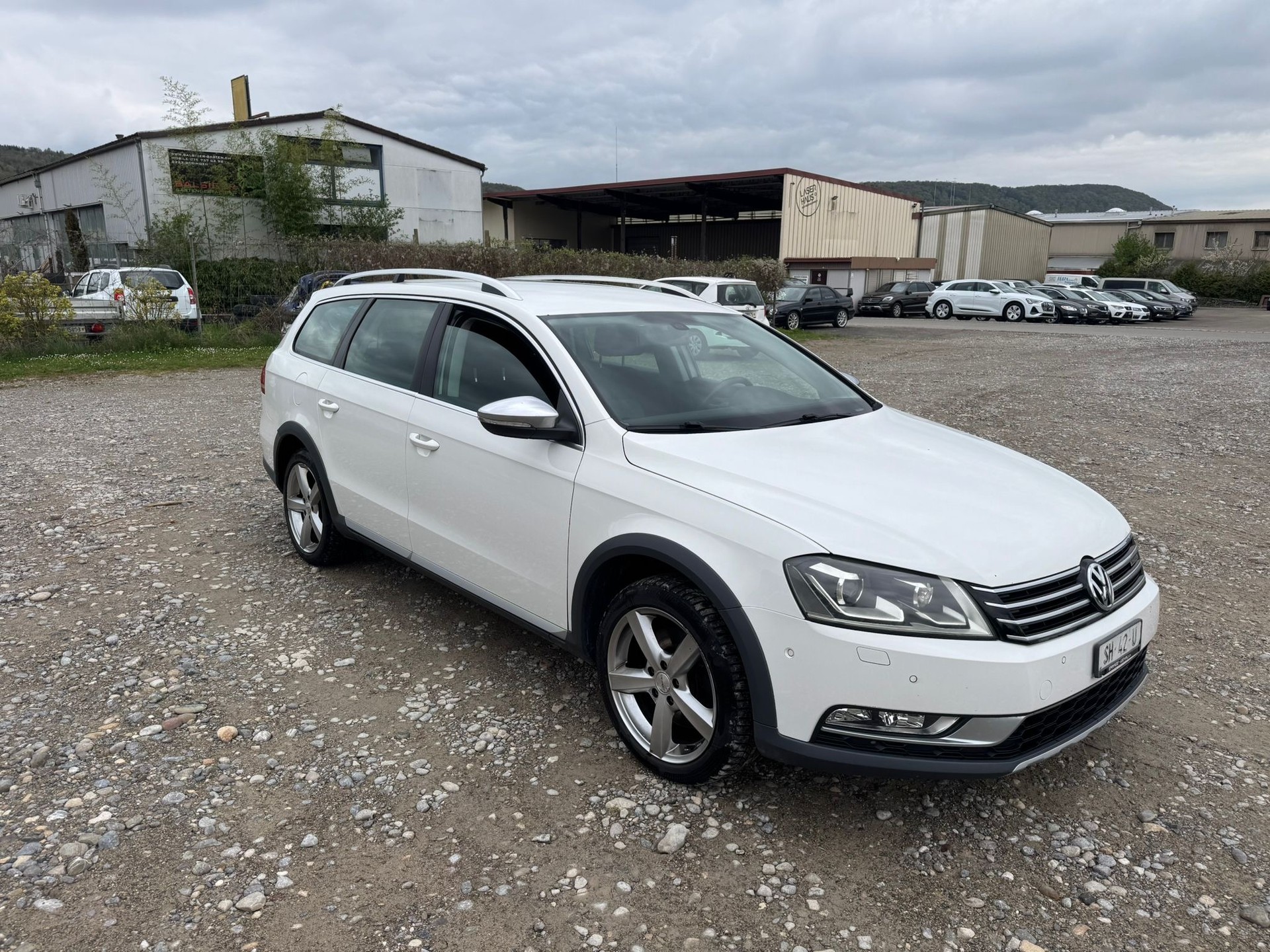 VW Passat Alltrack 2.0 TDI BMT 4Motion-image-0
