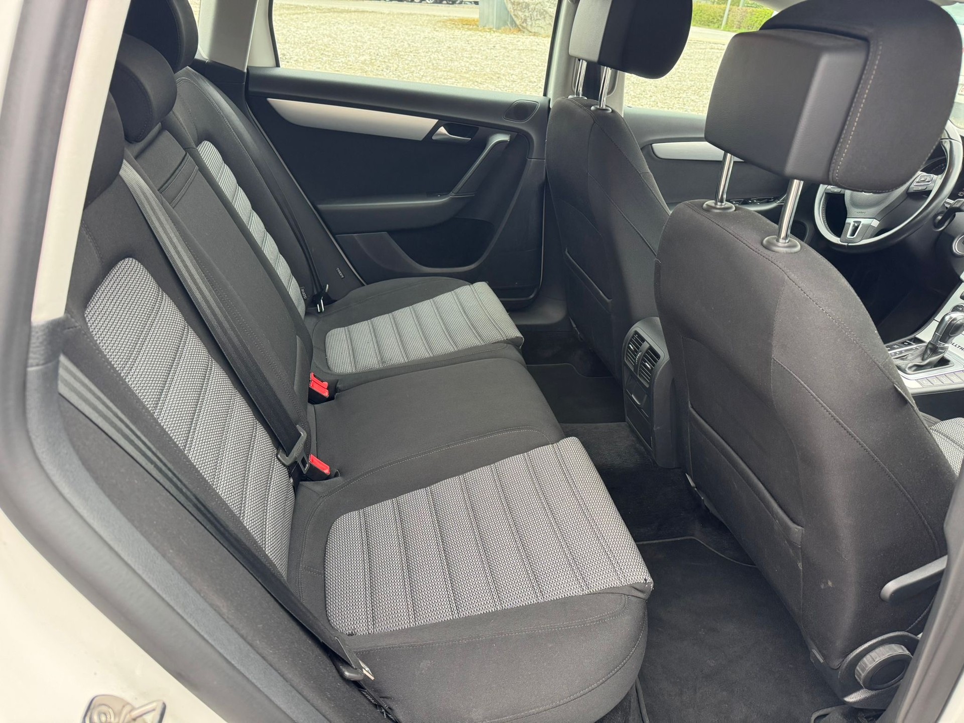VW Passat Alltrack 2.0 TDI BMT 4Motion-image-9