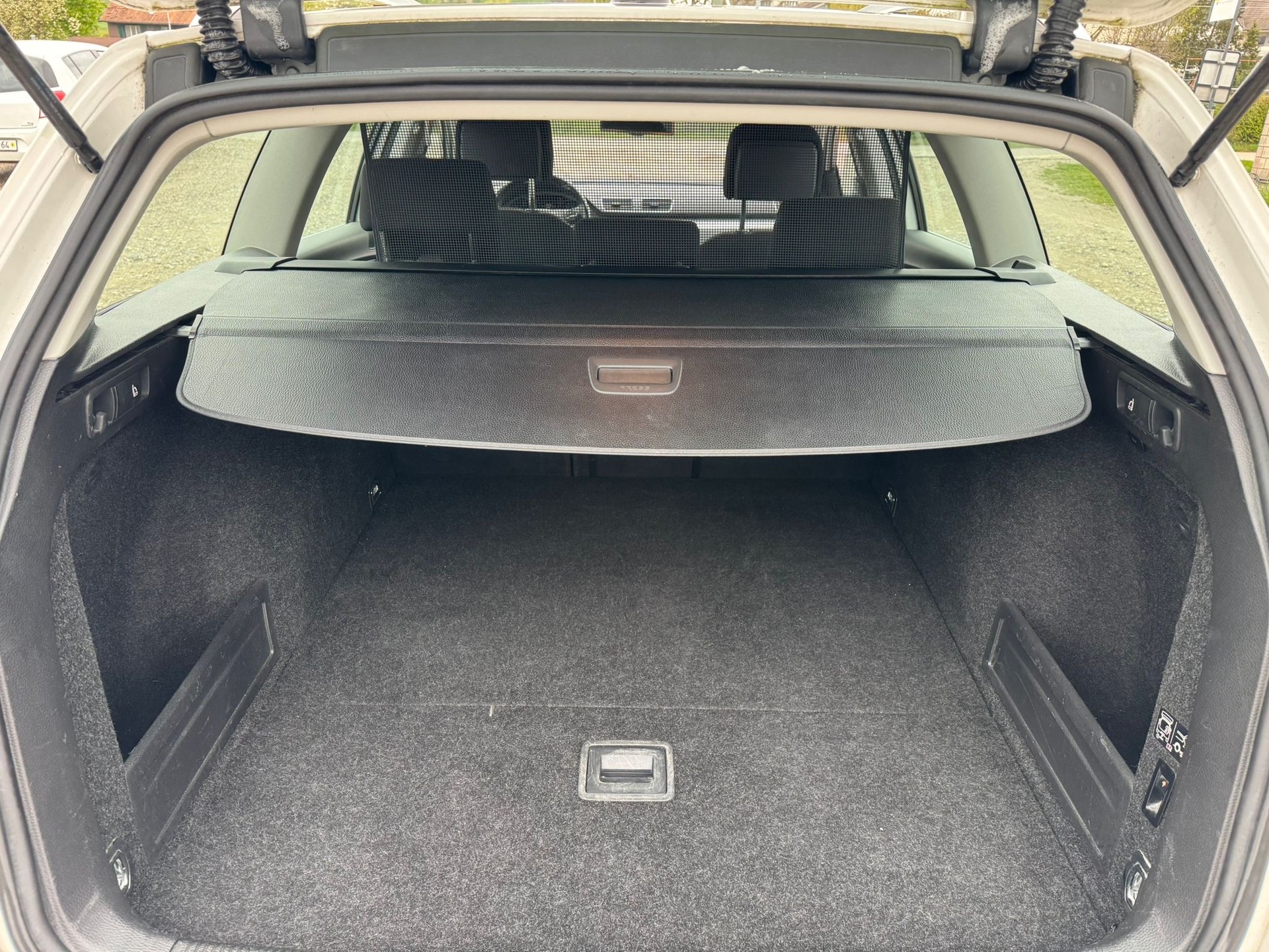 VW Passat Alltrack 2.0 TDI BMT 4Motion-image-11